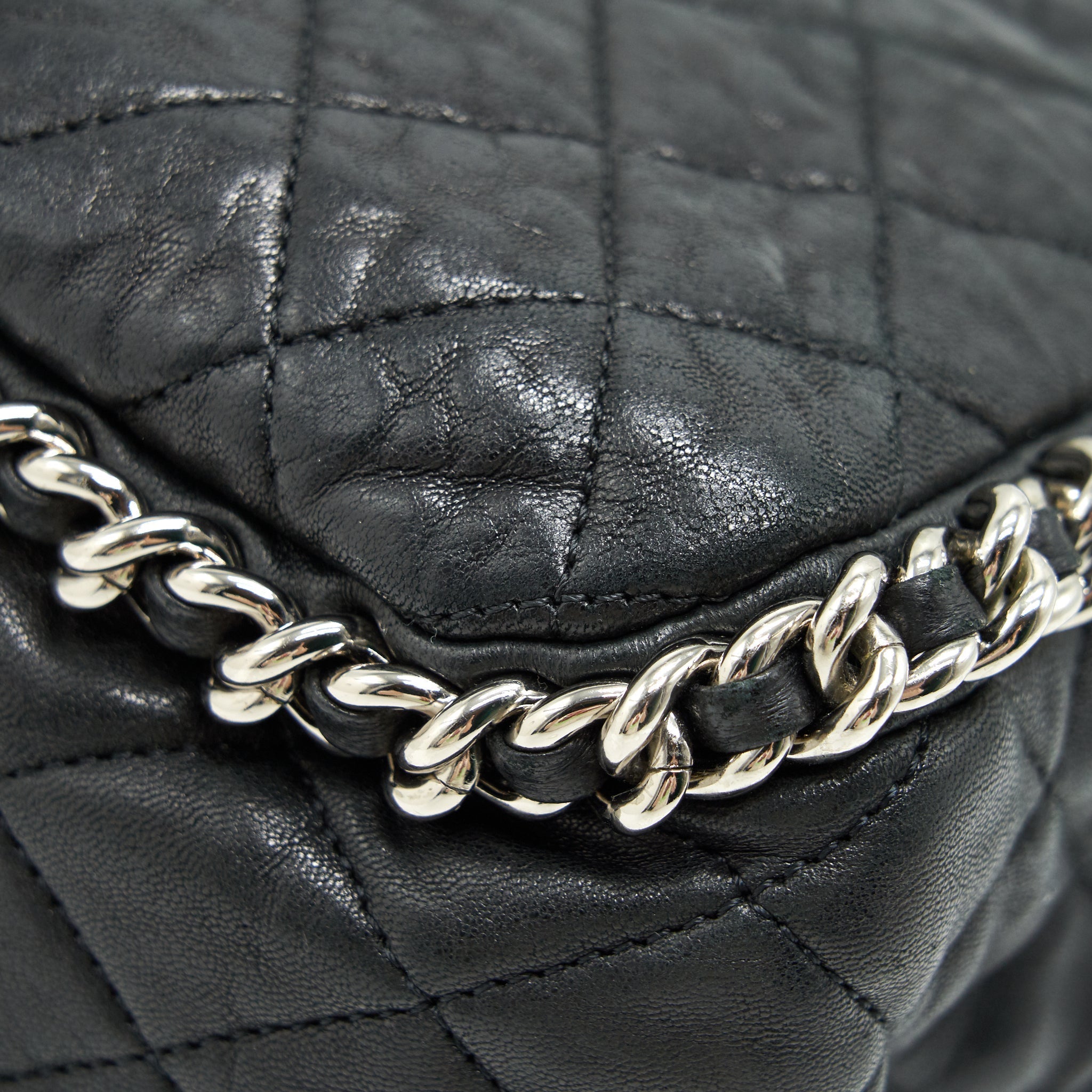 chanel-quilted-leather-chain-around-maxi-black-ruthenium-hardware