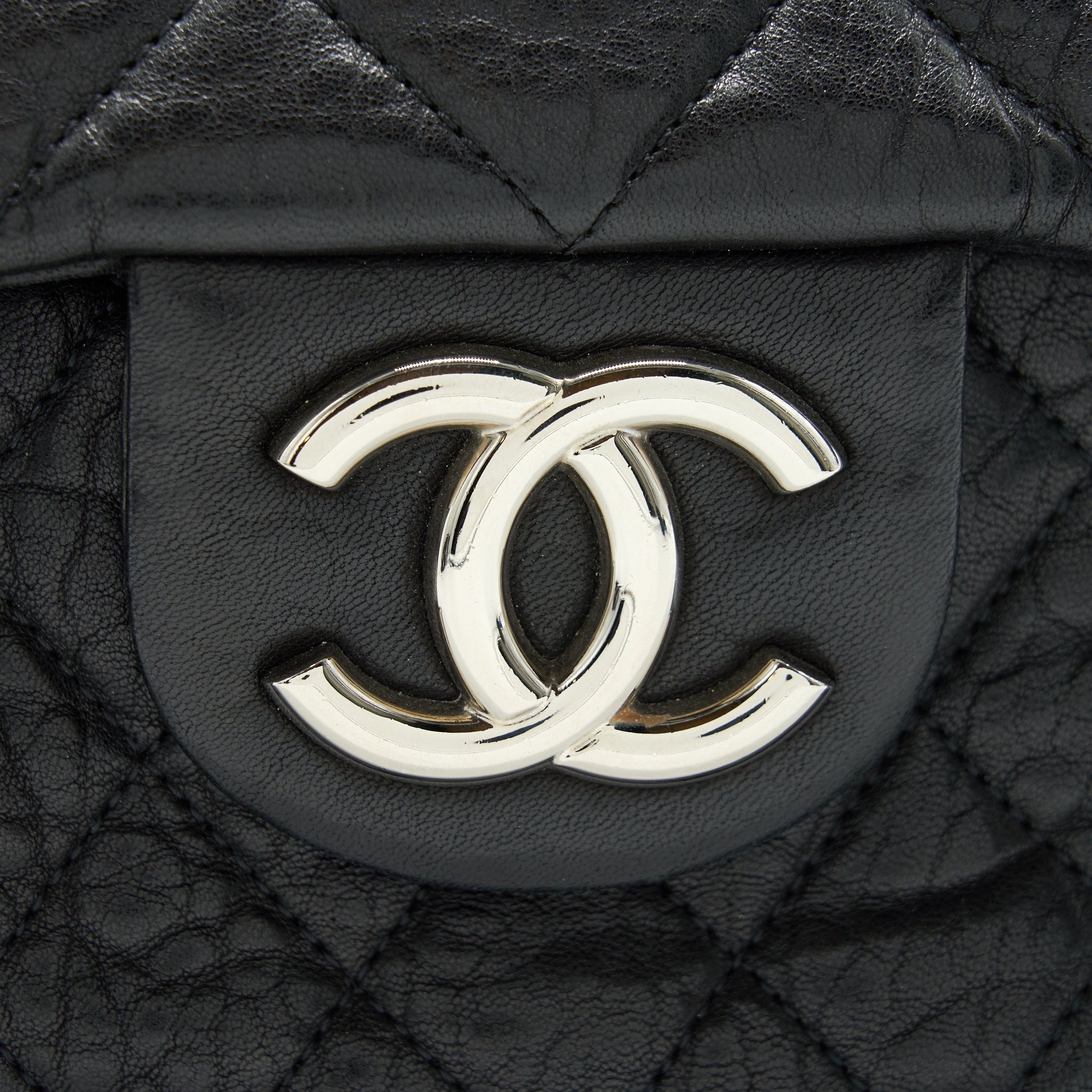 chanel-quilted-leather-with-chain-shoulder-bag-xl-black-shw
