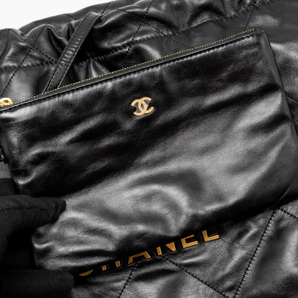 chanel-22-black-2