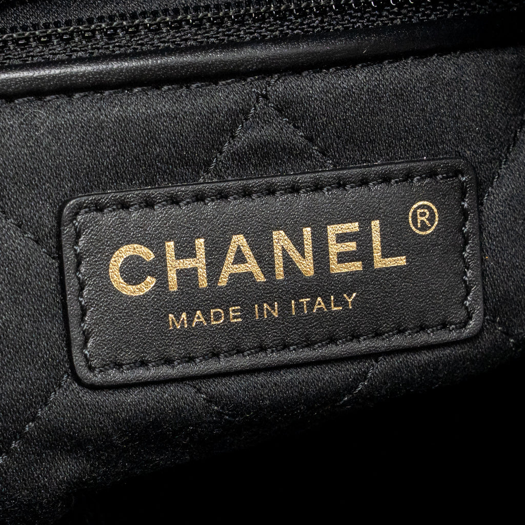 chanel-22-black-2