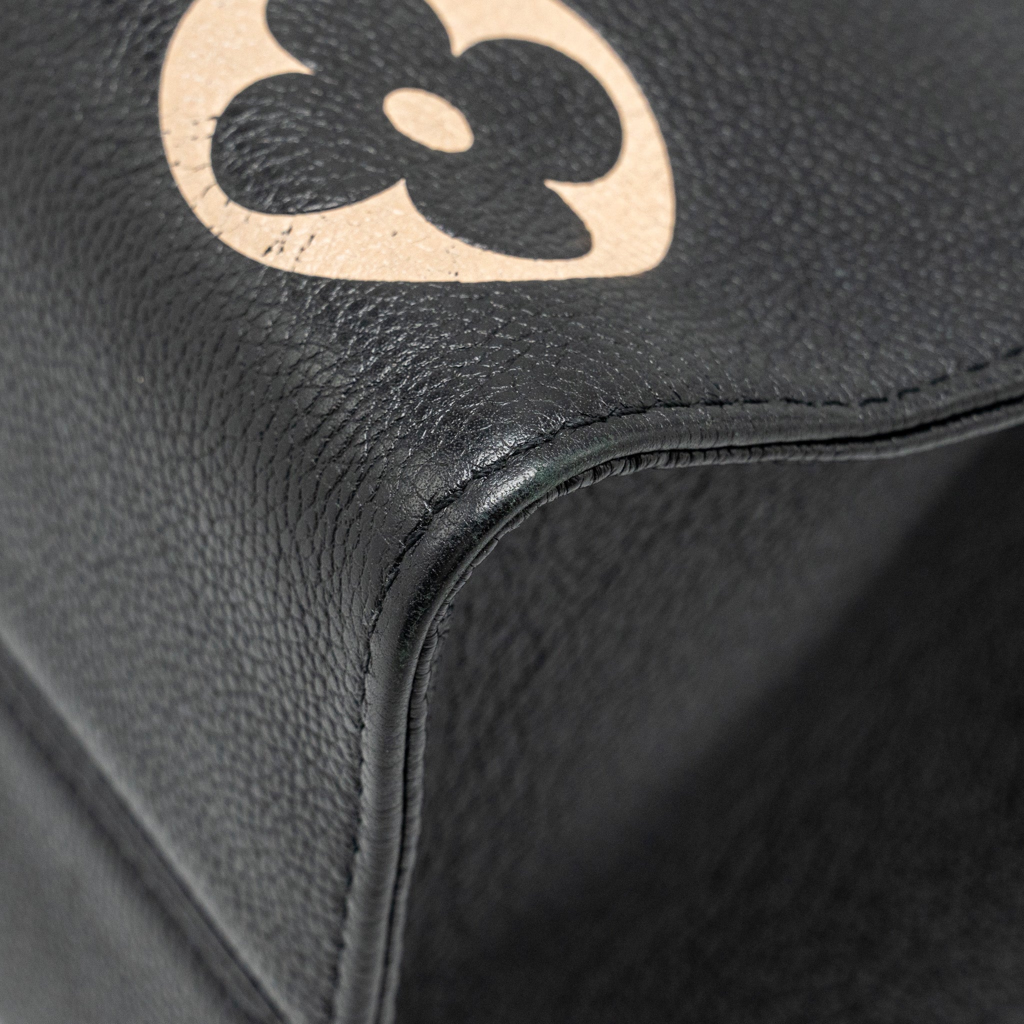 louis-vuitton-onthego-mm-bicolour-monogram-empreinte-black-beige-ghw-copy