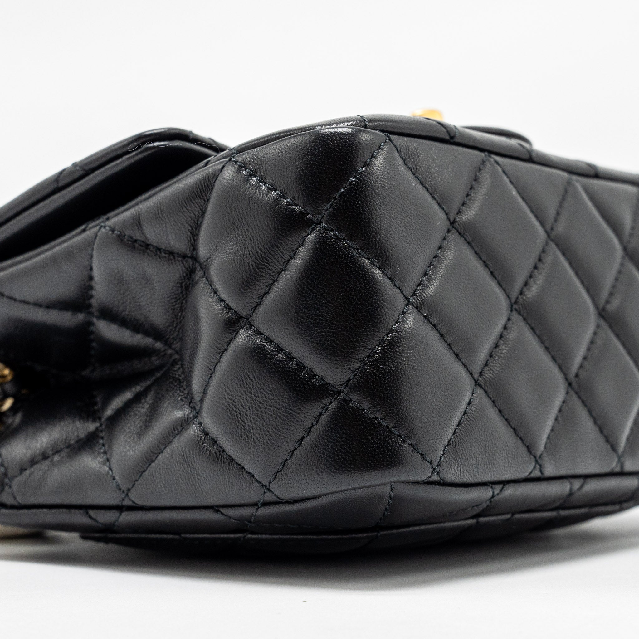 chanel-22c-pearl-crush-mini-square-flap-bag-lambskin-black-ghw-microchip-copy