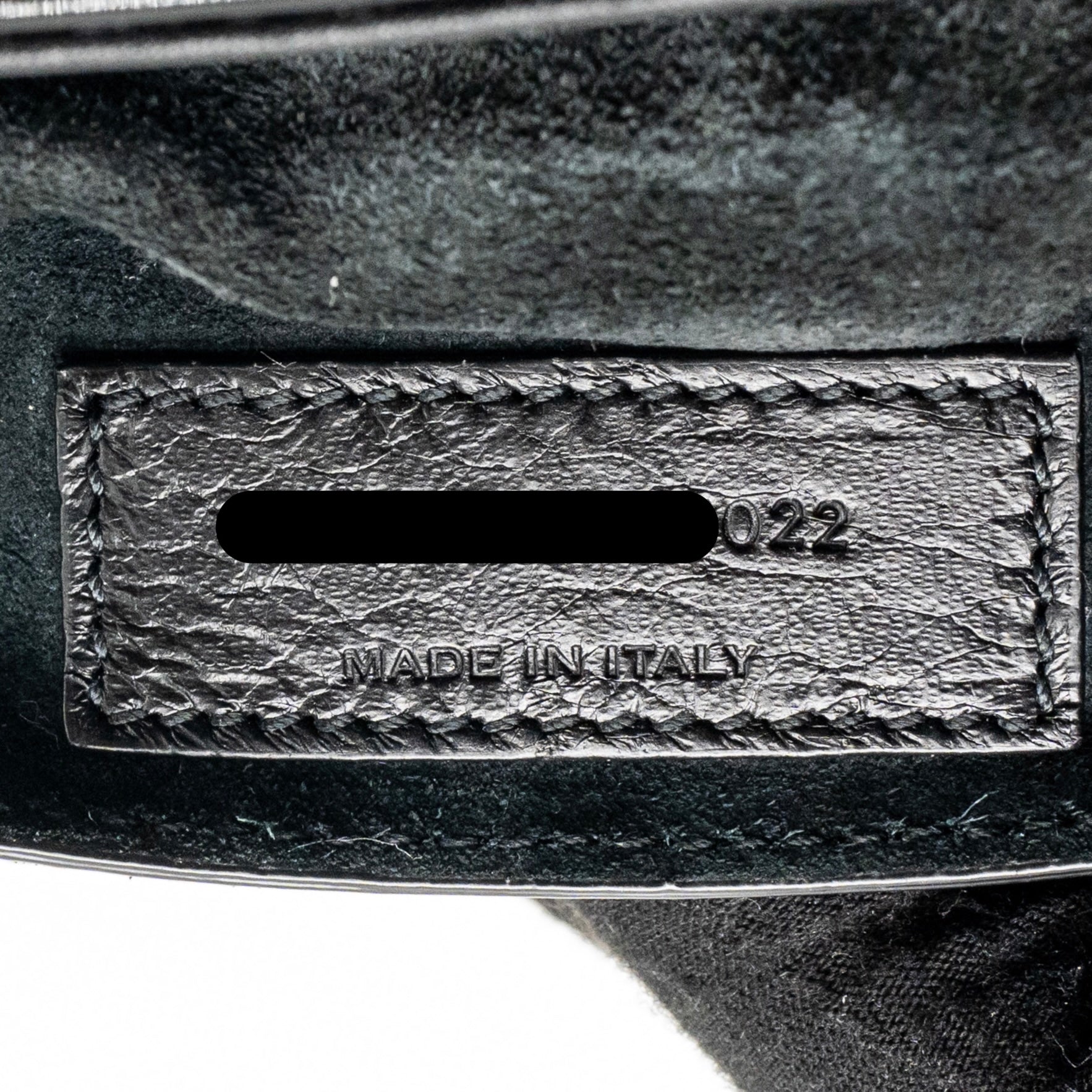 saint-laurent-ysl-le-5-a-7-quilted-shoulder-bag-patent-black-ghw