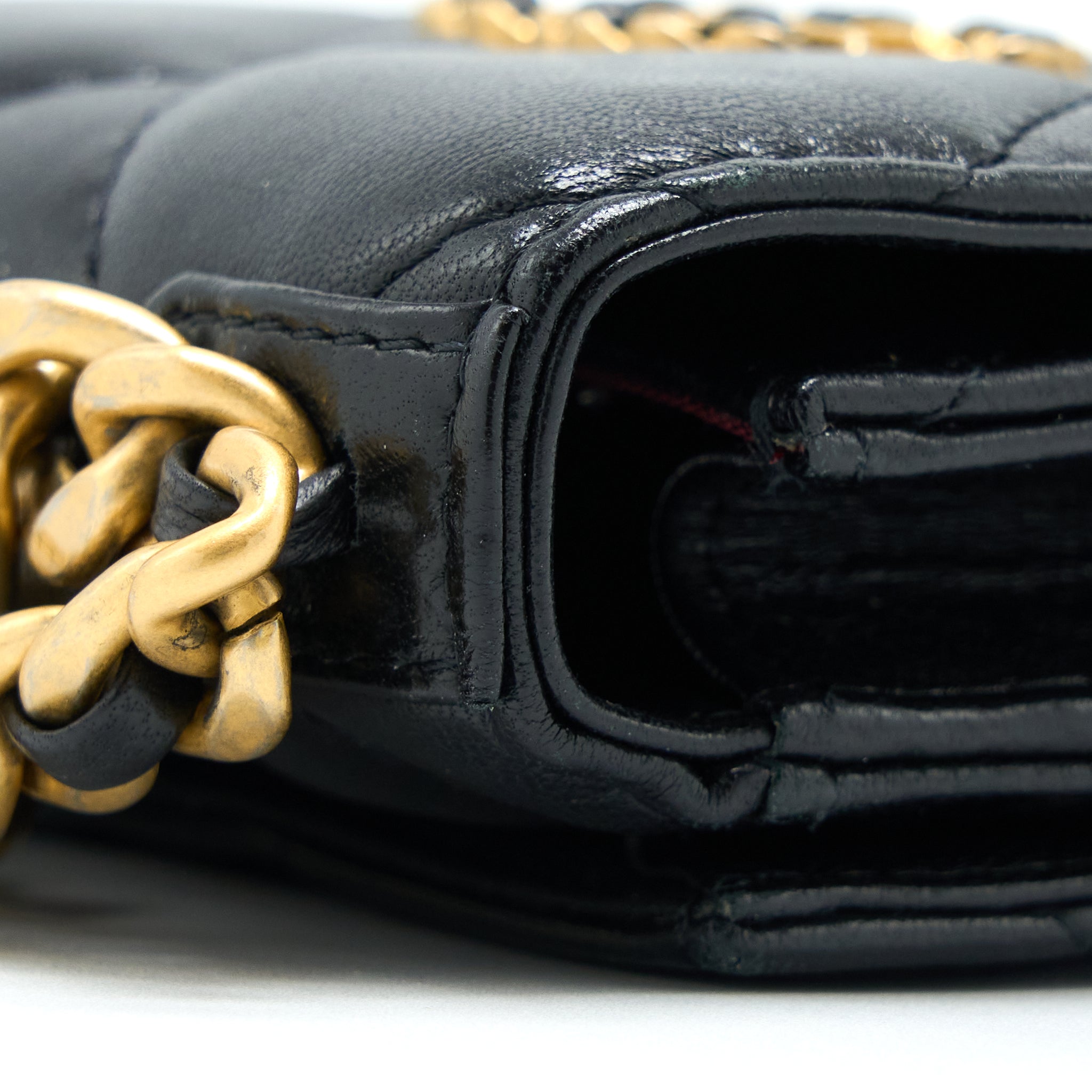 chanel-19-phone-pouch-with-chain-lambskin-black-multicolour-hardware
