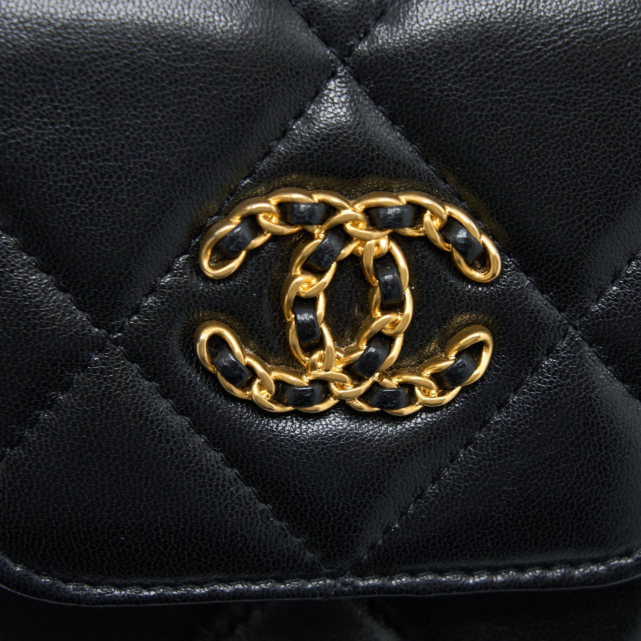 chanel-19-phone-pouch-with-chain-lambskin-black-multicolour-hardware