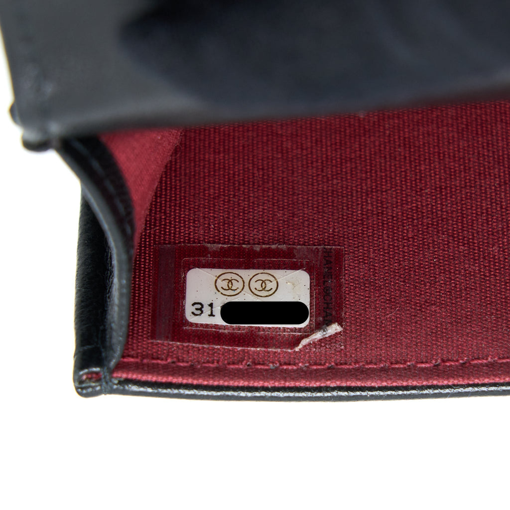 chanel-19-phone-pouch-with-chain-lambskin-black-multicolour-hardware
