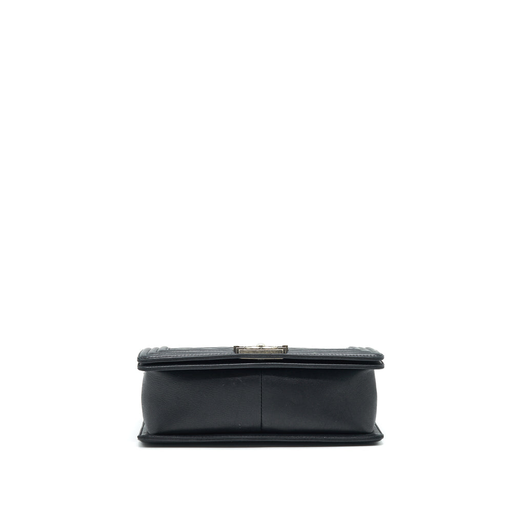 chanel-medium-boy-chanel-handbag-black-ruthenium-hardware