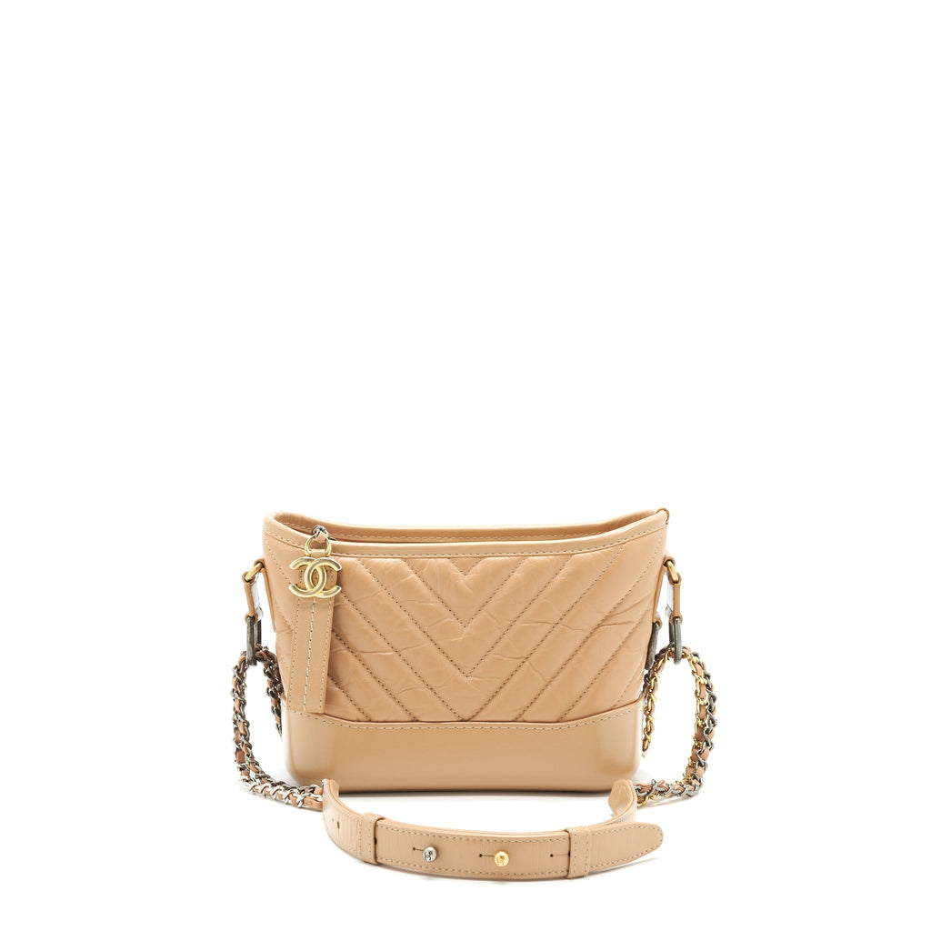 chanel-gabrielle-hobo-small-in-chevron-beige