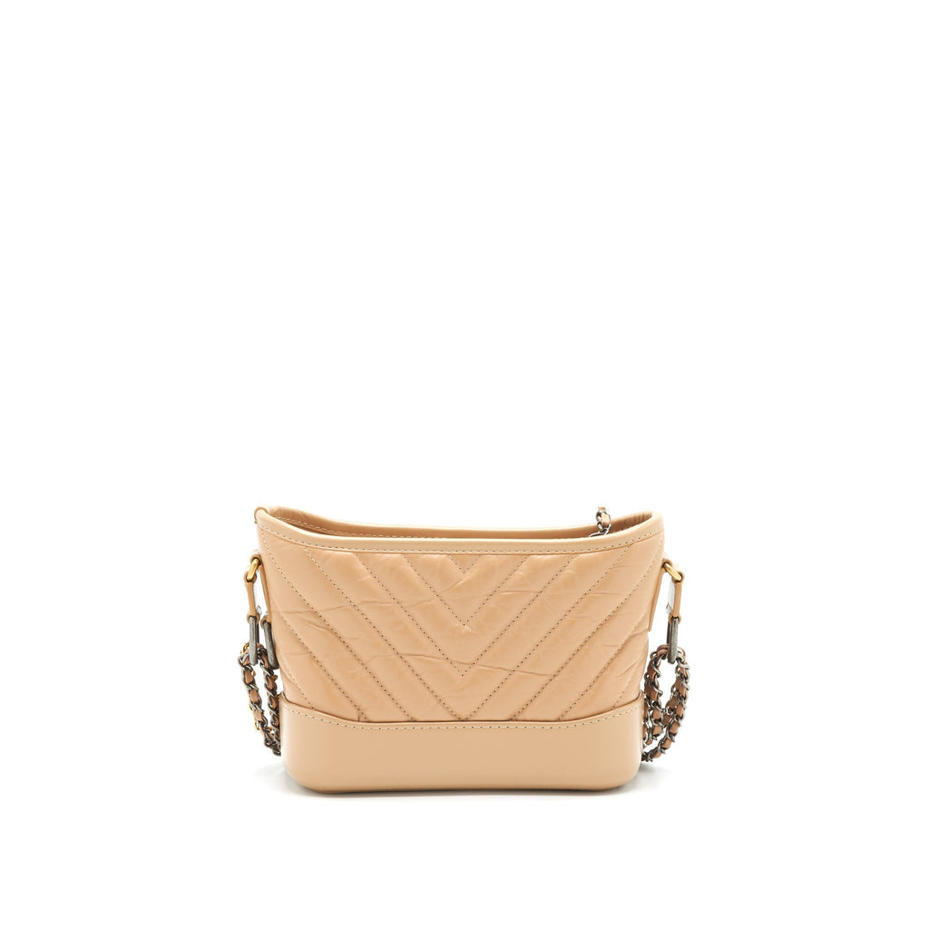 chanel-gabrielle-hobo-small-in-chevron-beige