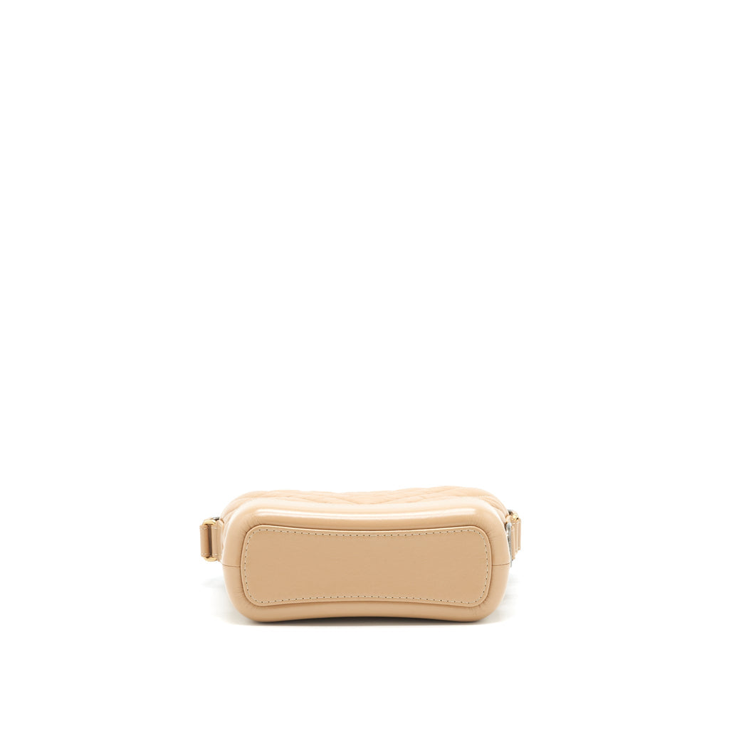 chanel-gabrielle-hobo-small-in-chevron-beige