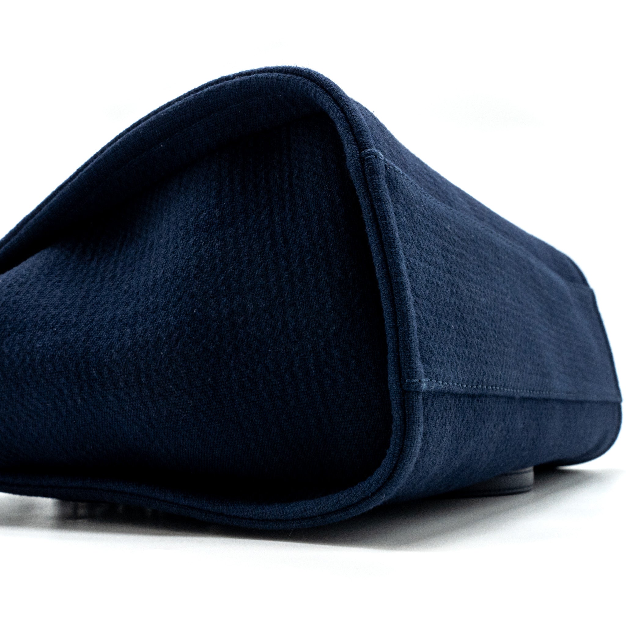 chanel-deauville-tote-bag-canvas-navy-shwmicrochip