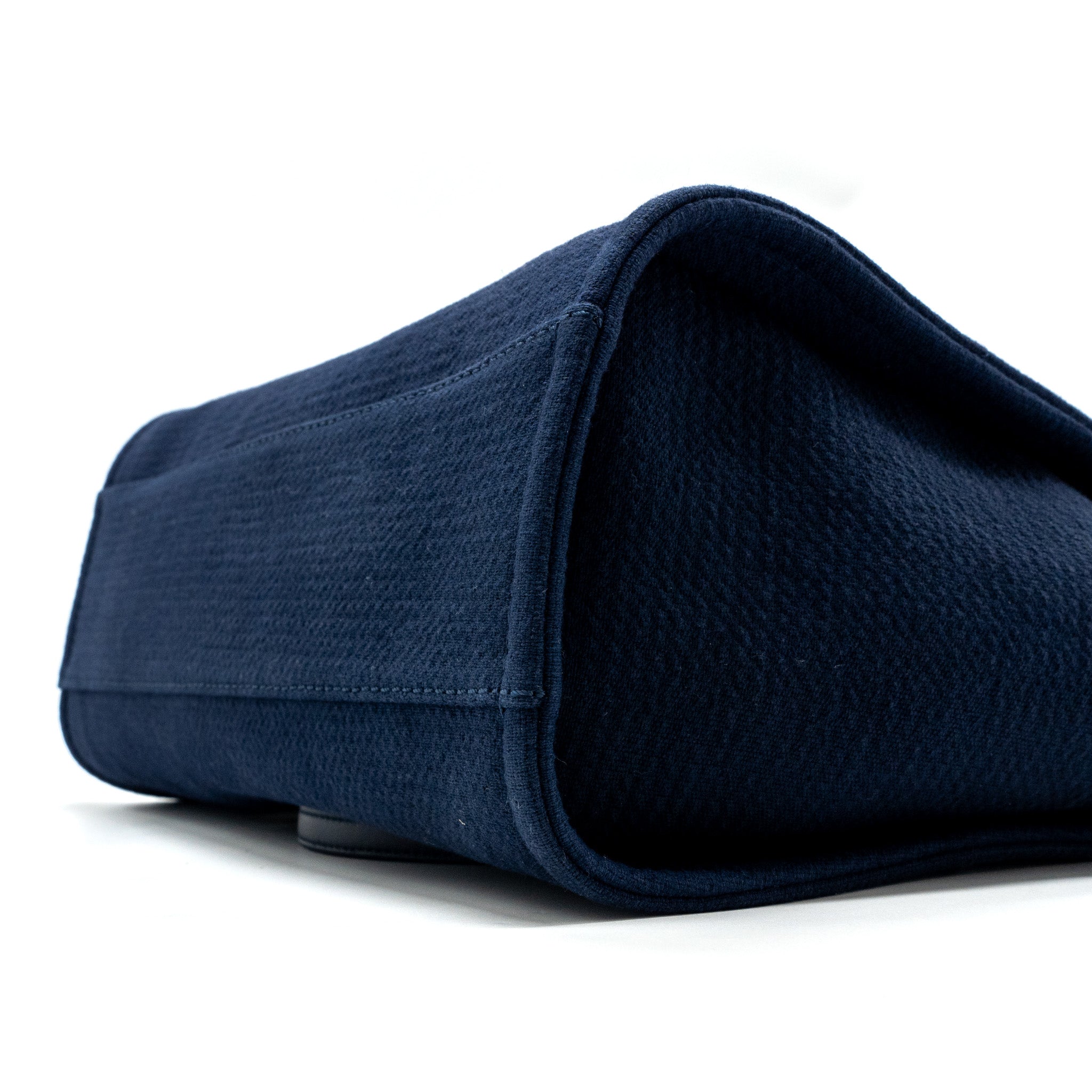 chanel-deauville-tote-bag-canvas-navy-shwmicrochip