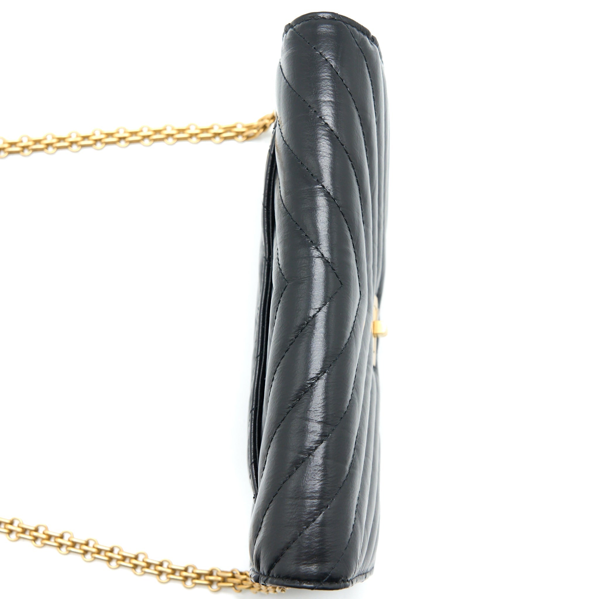 chanel-2-55-reissue-wallet-on-chain-chevron-aged-calfskin-black-brushed-ghw-microchip