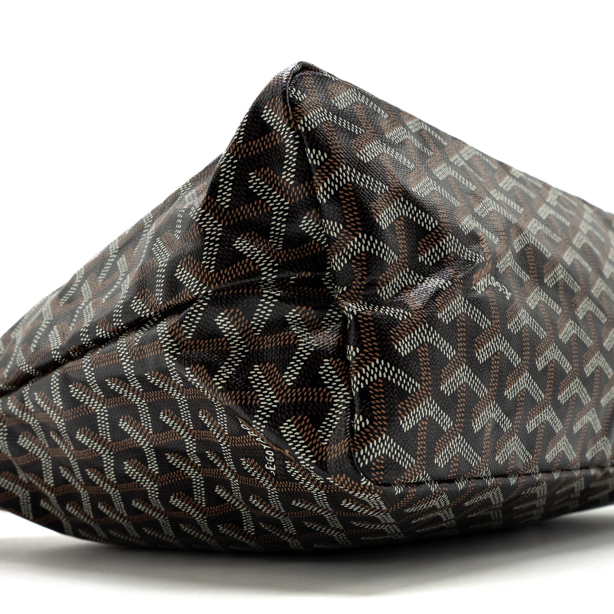 goyard-boheme-hobo-bag-canvas-calfskin-black-tan-shw-with-necessaire-bag-ecru