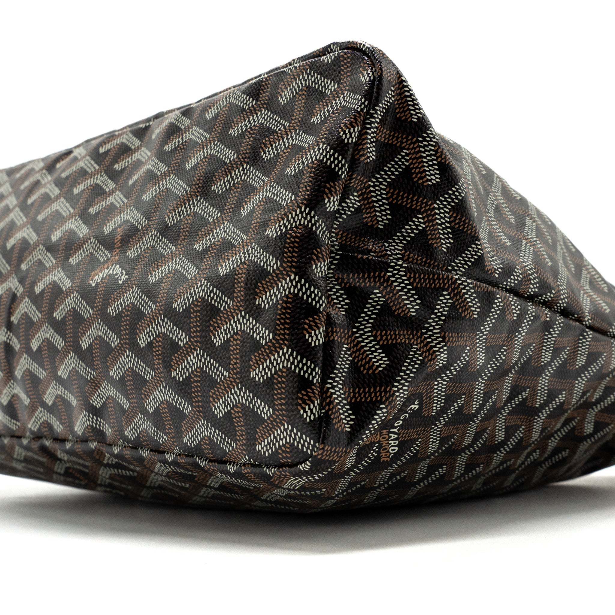 goyard-boheme-hobo-bag-canvas-calfskin-black-tan-shw-with-necessaire-bag-ecru