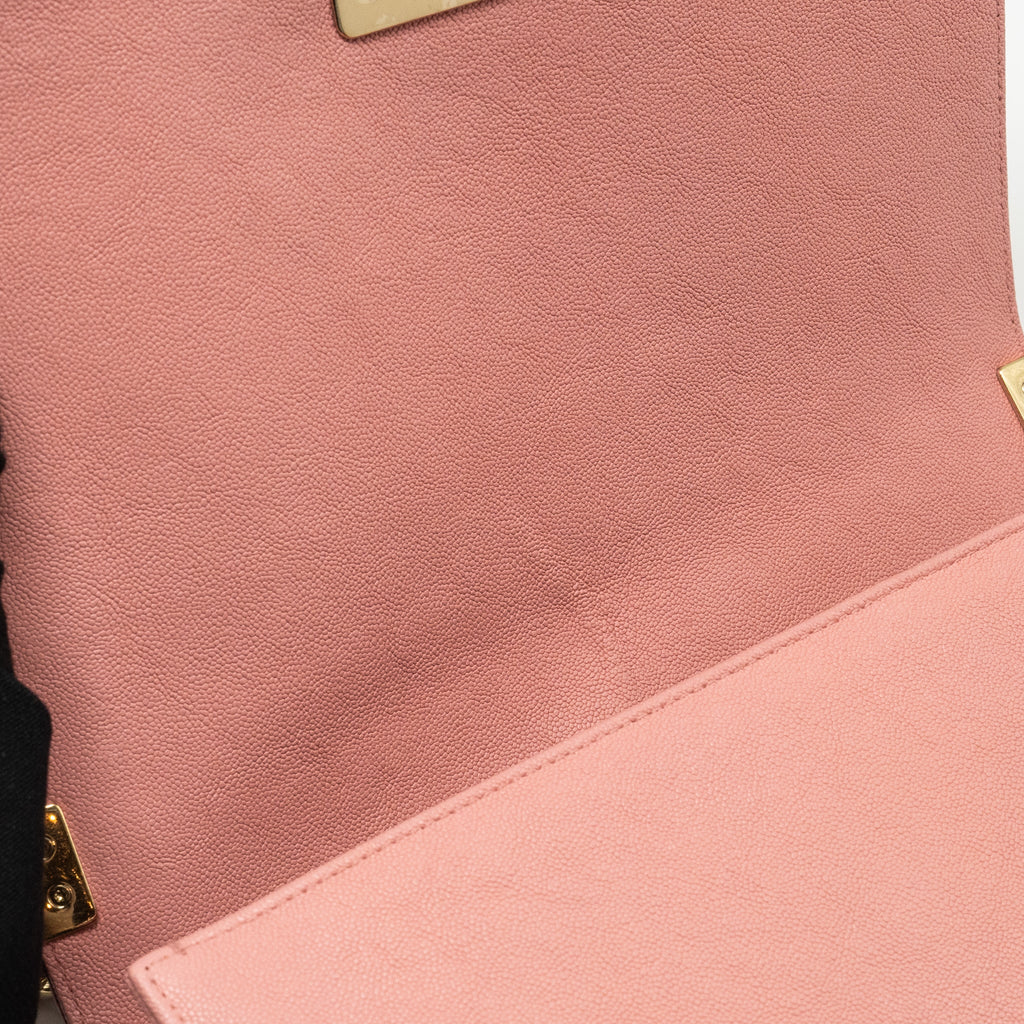 chanel-medium-boy-bag-caviar-pink-lghw