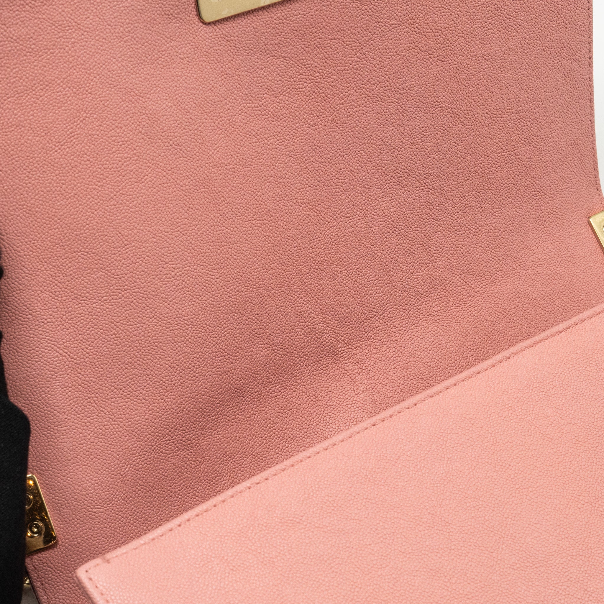 chanel-medium-boy-bag-caviar-pink-lghw