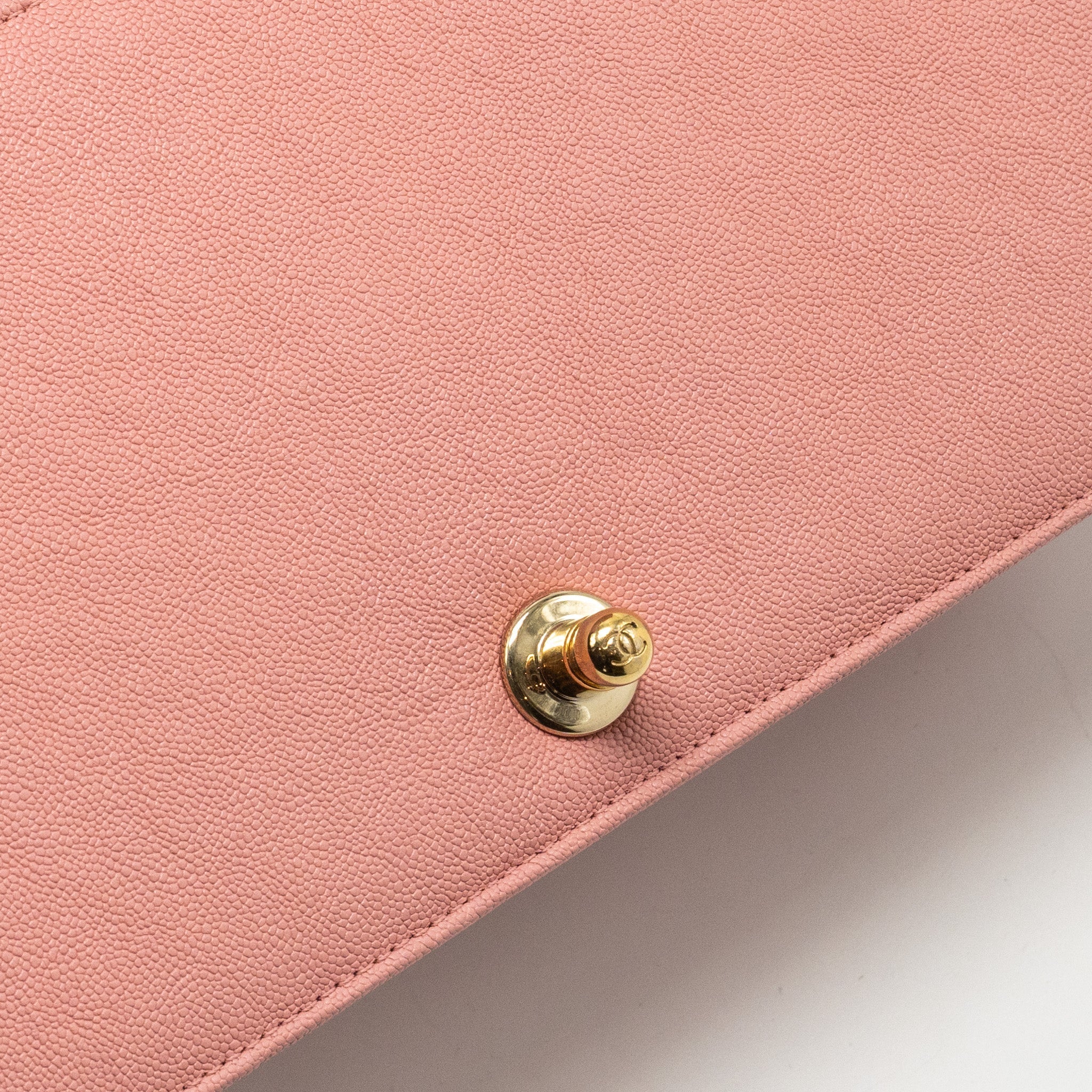 chanel-medium-boy-bag-caviar-pink-lghw