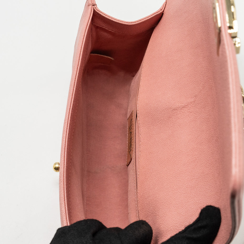 chanel-medium-boy-bag-caviar-pink-lghw