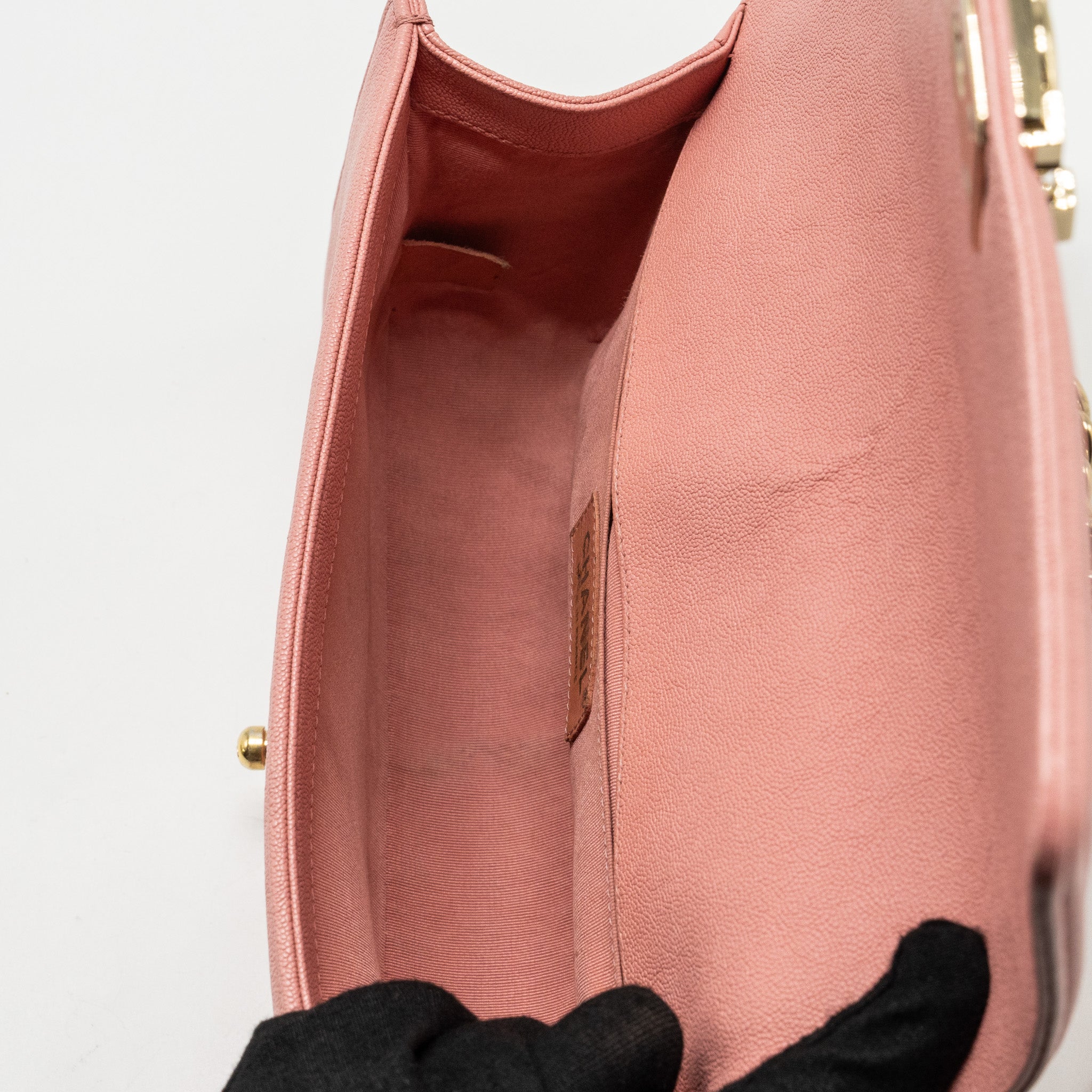 chanel-medium-boy-bag-caviar-pink-lghw