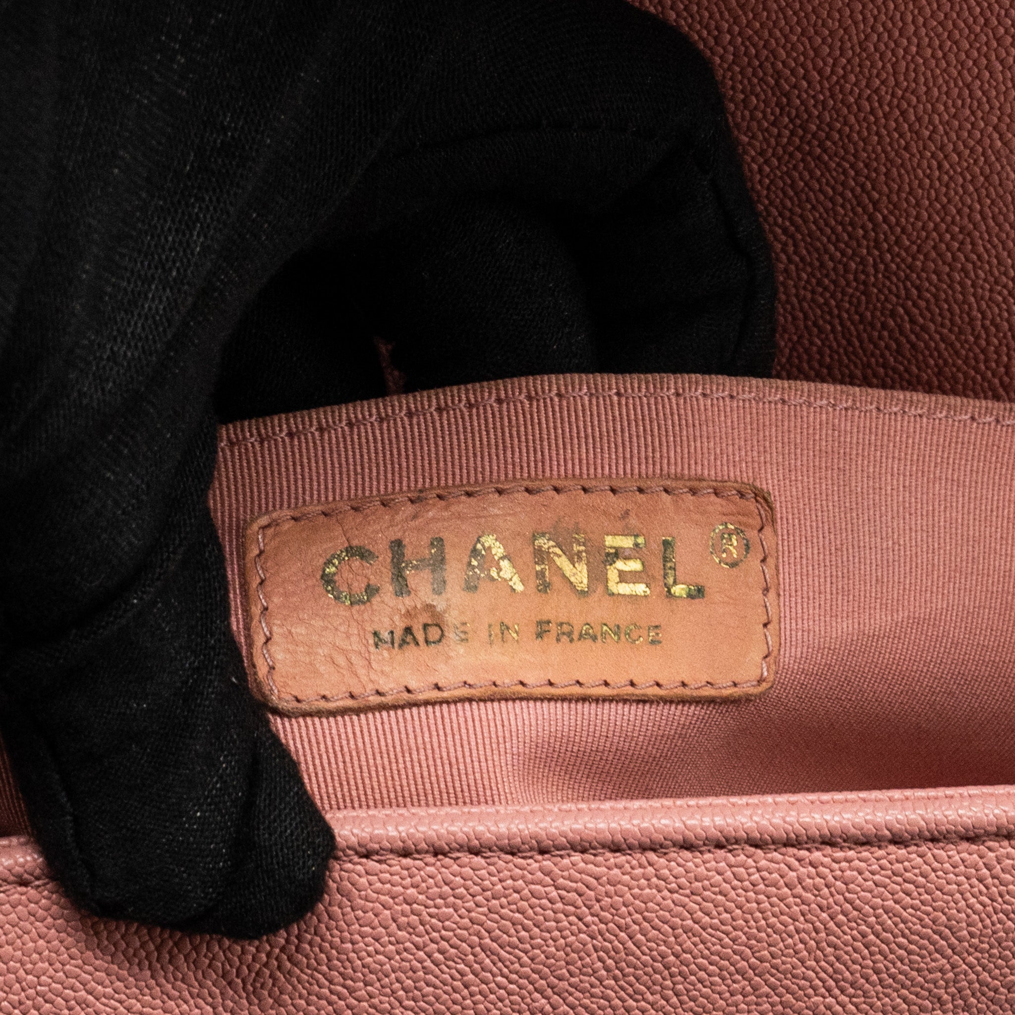 chanel-medium-boy-bag-caviar-pink-lghw