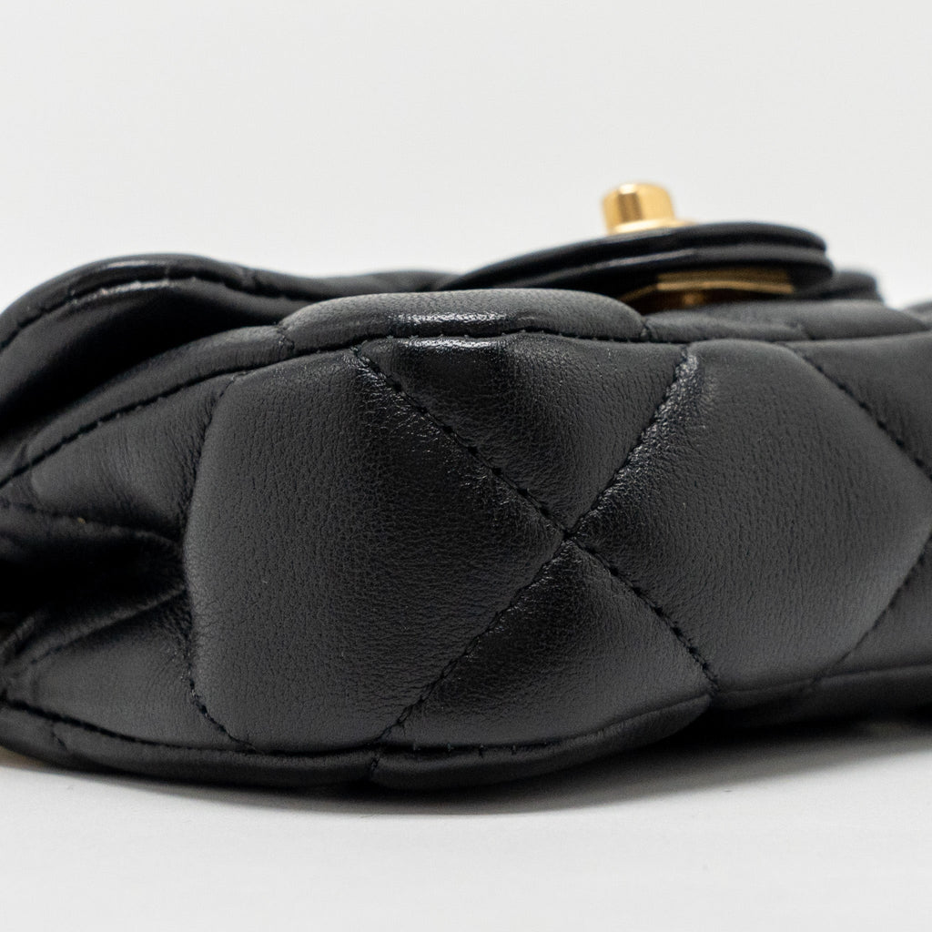 chanel-21a-top-handle-mini-flap-card-holder-with-chain-lambskin-black-ghw-copy