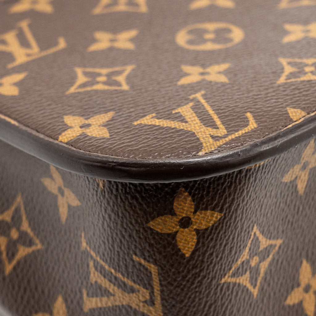 louis-vuitton-passy-monogram-canvas-black-gold-hardware