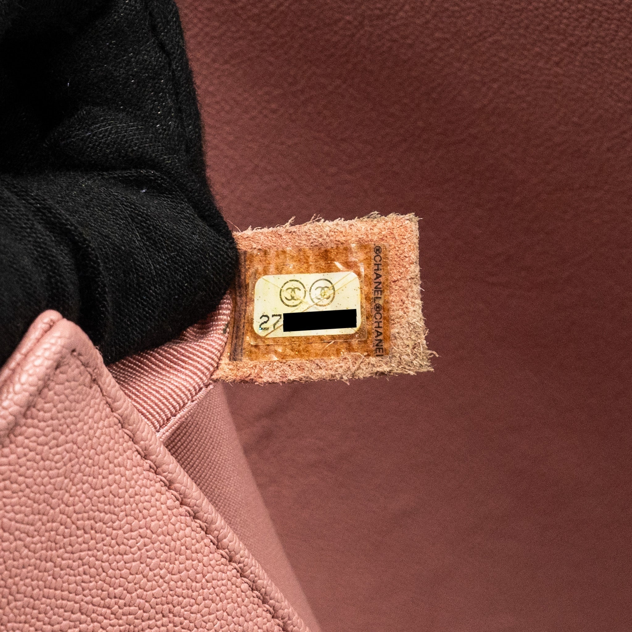 chanel-medium-boy-bag-caviar-pink-lghw