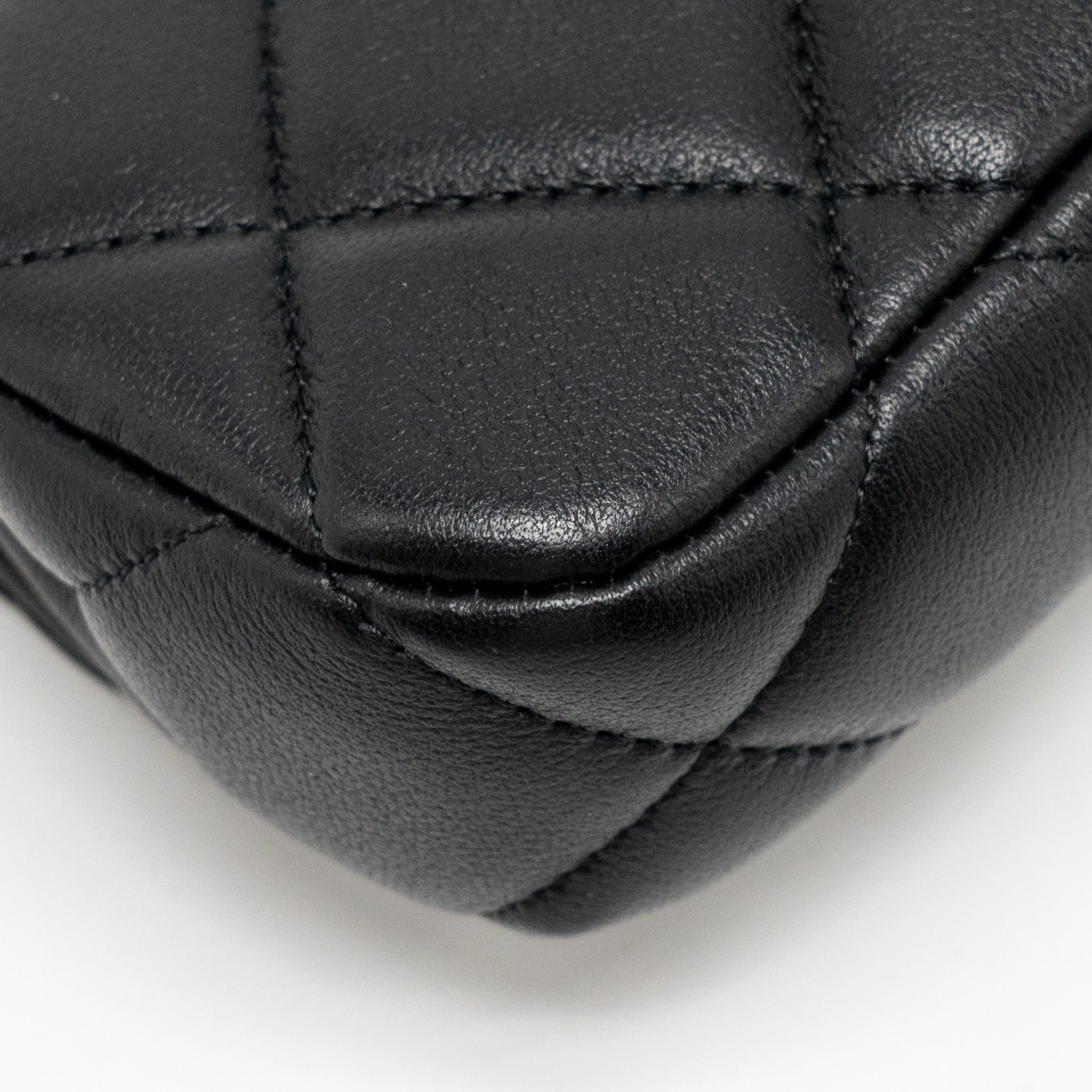 chanel-21a-top-handle-mini-flap-card-holder-with-chain-lambskin-black-ghw-copy