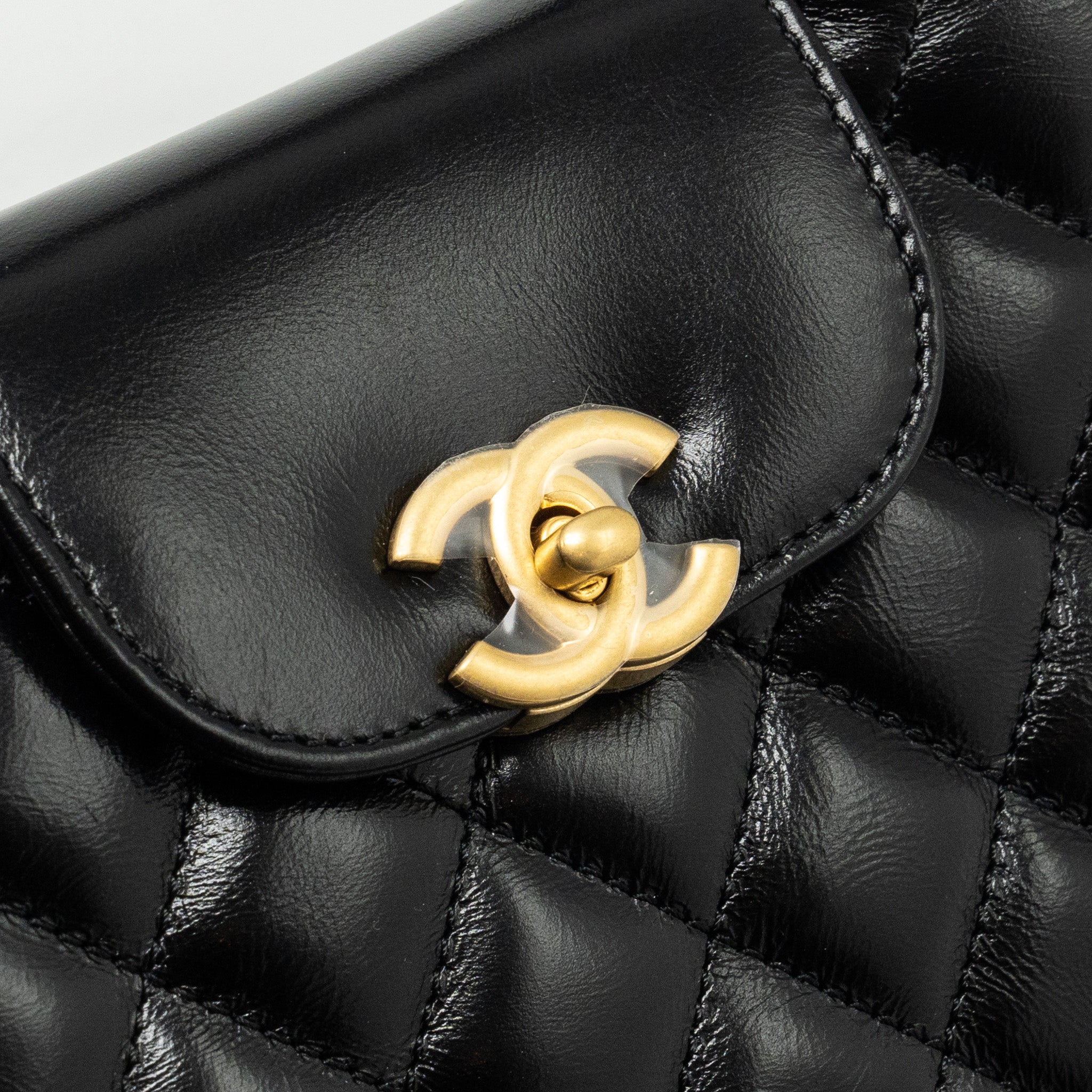 chanel-24a-mini-shopping-tote-mini-kelly-calfskin-black-ghwmicrochip
