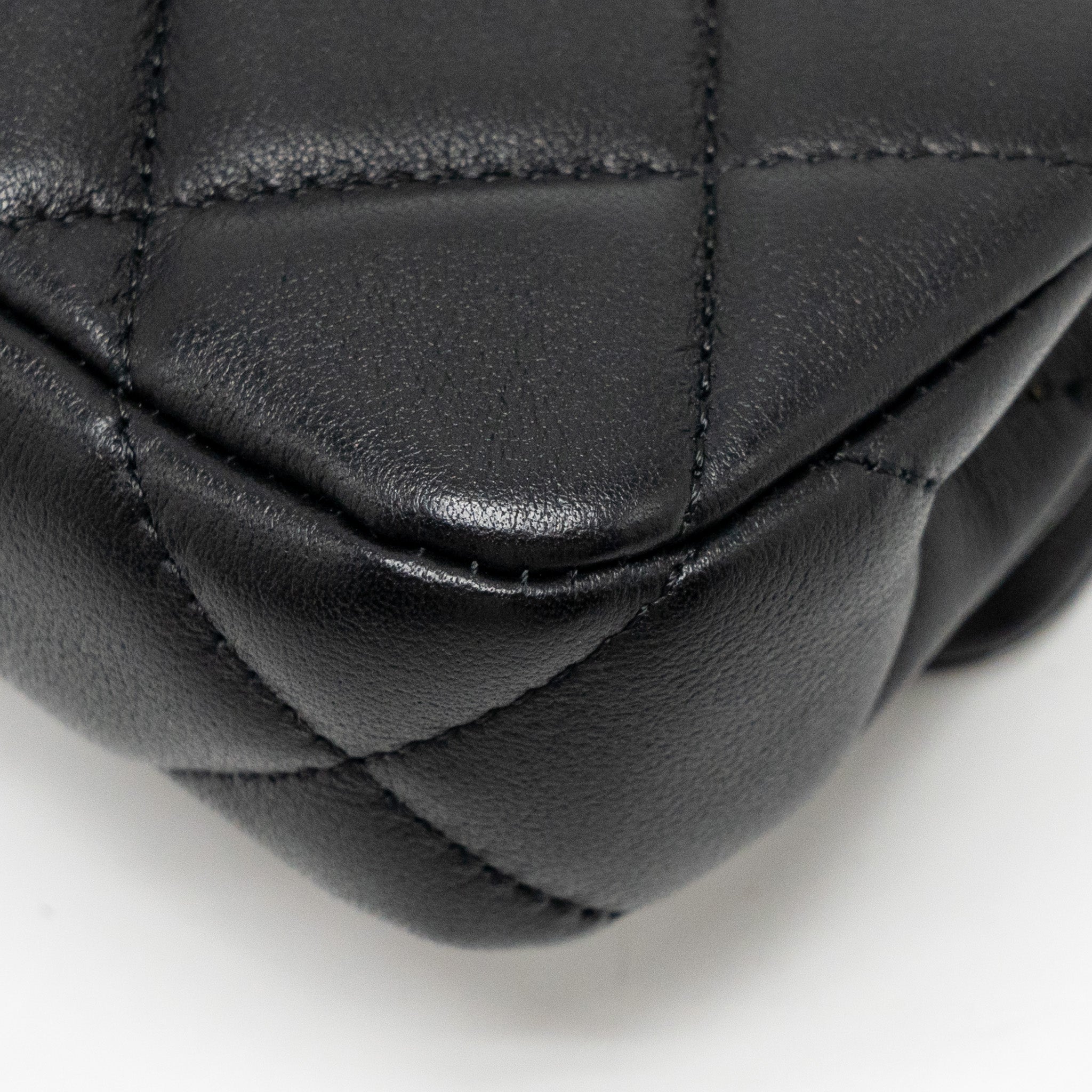chanel-21a-top-handle-mini-flap-card-holder-with-chain-lambskin-black-ghw-copy