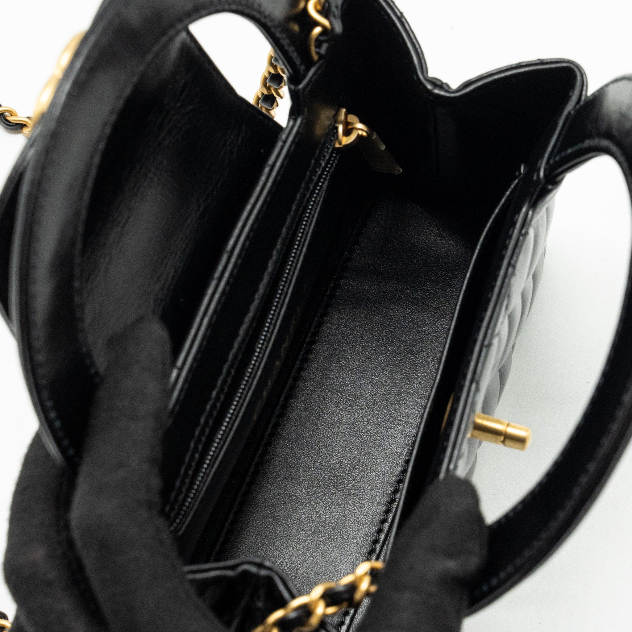 chanel-24a-mini-shopping-tote-mini-kelly-calfskin-black-ghwmicrochip