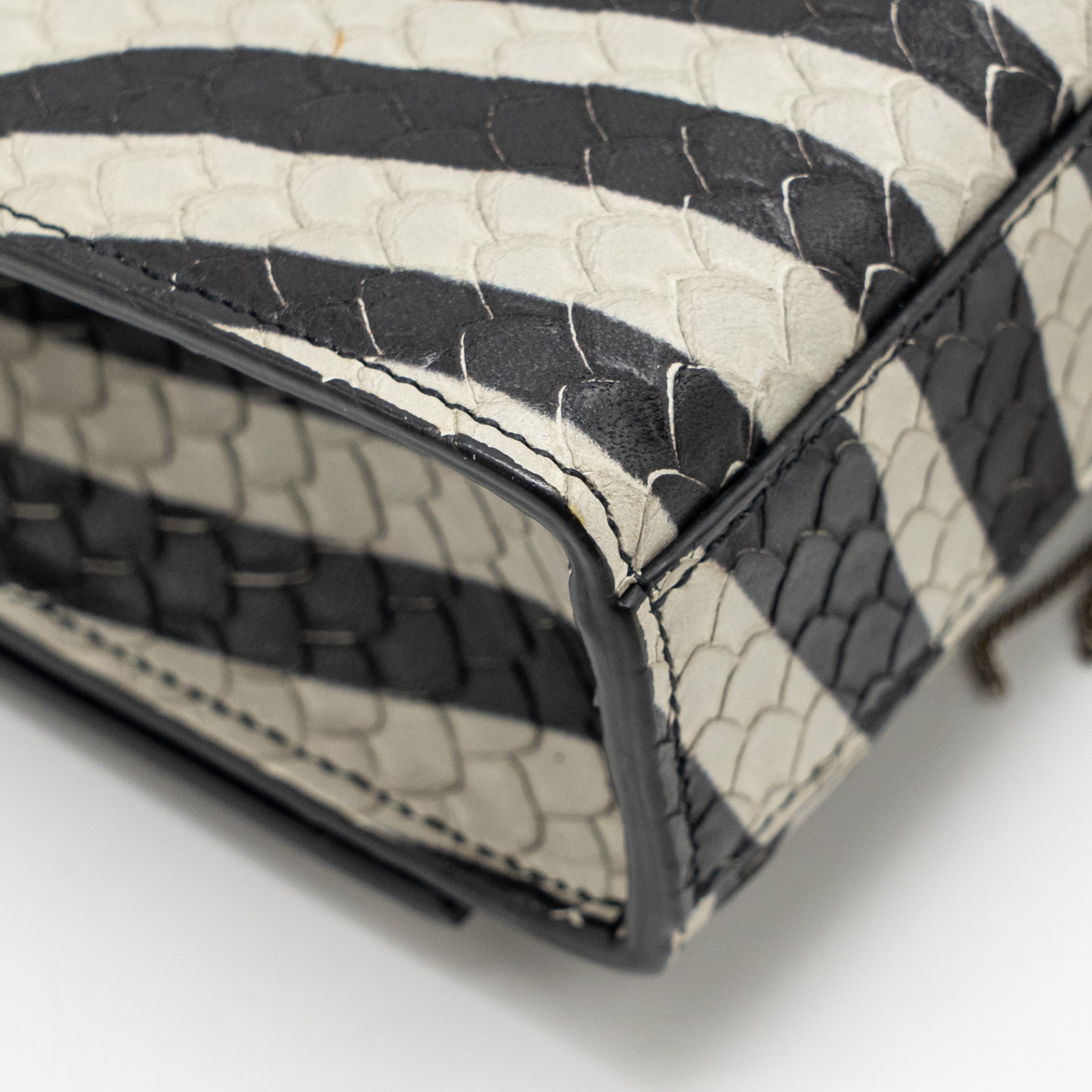 saint-laurent-ysl-medium-kate-shoulder-bag-with-tassel-embossed-leather-black-white-shw