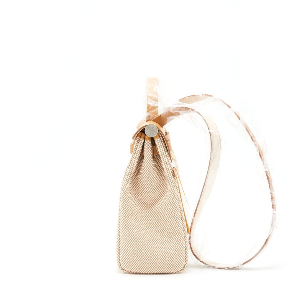 hermes-herbag-31-zip-bag-canvas-ecru-beige-natural-sable-shw-stamp-u