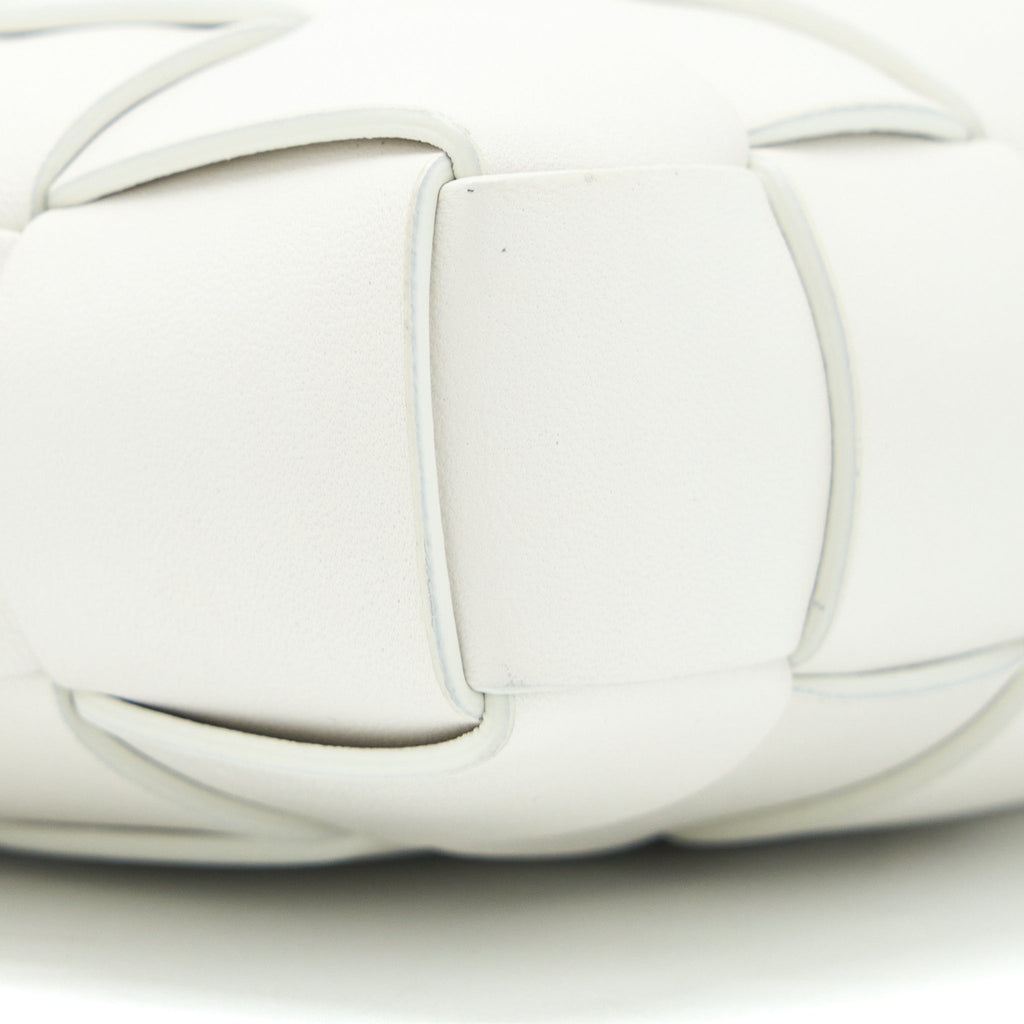 bottega-veneta-wood-metal-handle-snap-pouch-white-multicolour-hardware