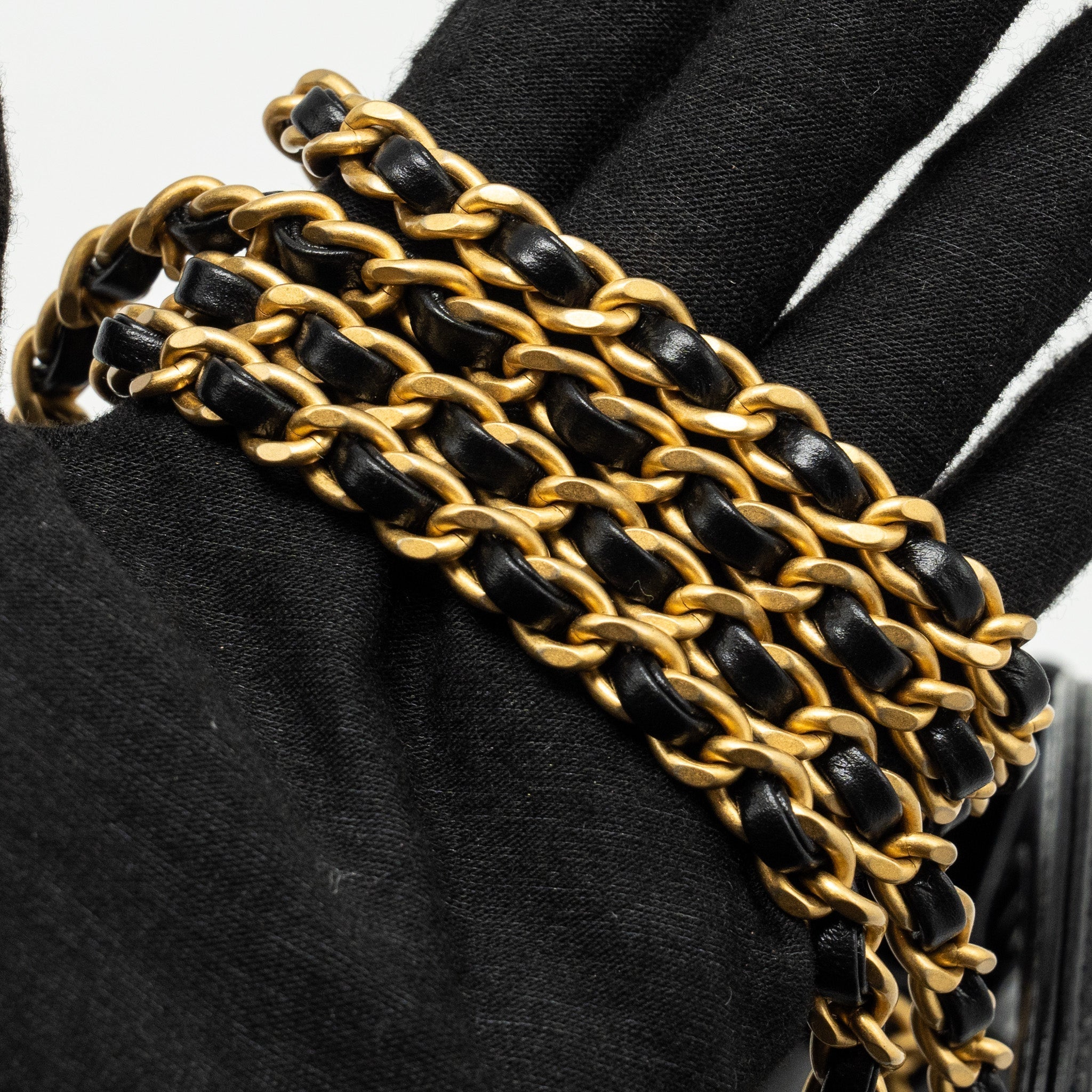 chanel-24a-mini-shopping-tote-mini-kelly-calfskin-black-ghwmicrochip