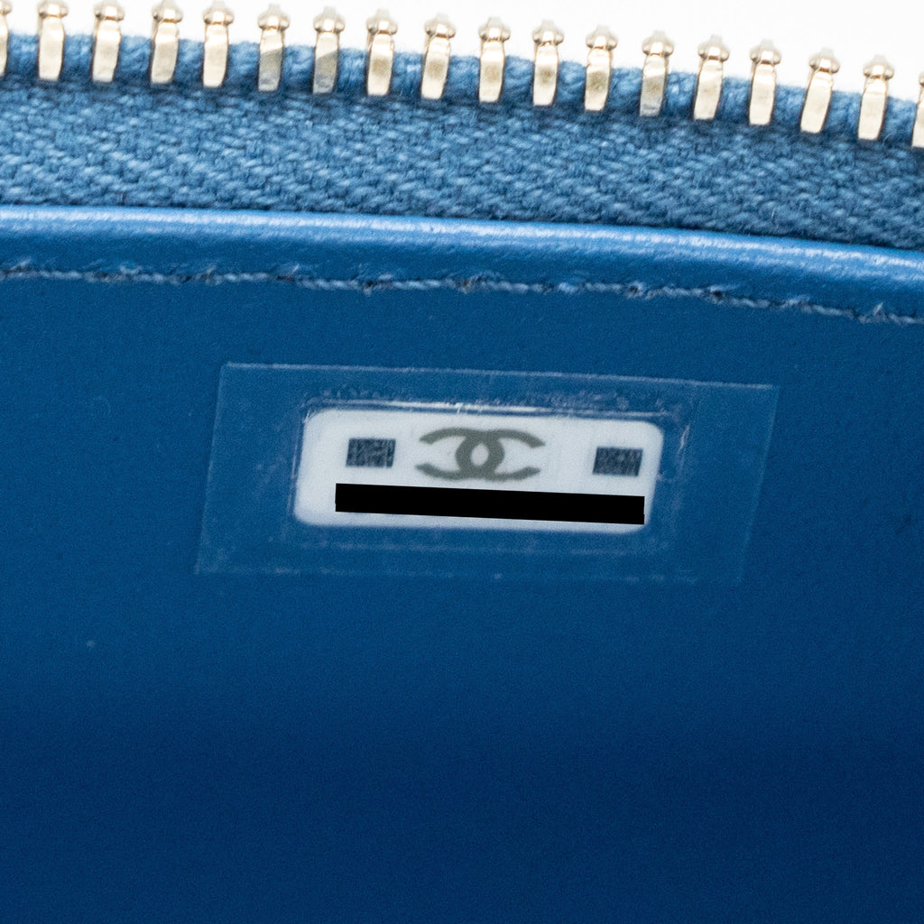 chanel-coco-love-long-vanity-case-denim-camelia-blue-shw-microchip