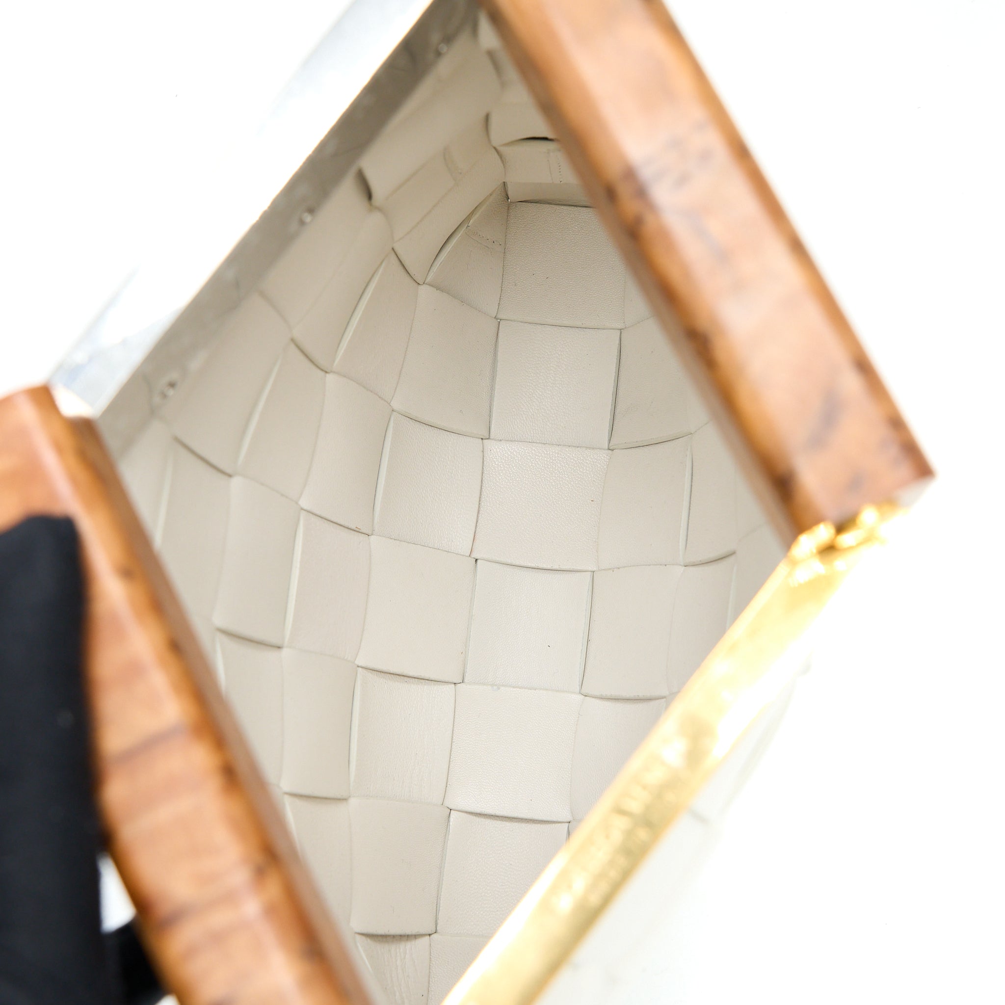 bottega-veneta-wood-metal-handle-snap-pouch-white-multicolour-hardware
