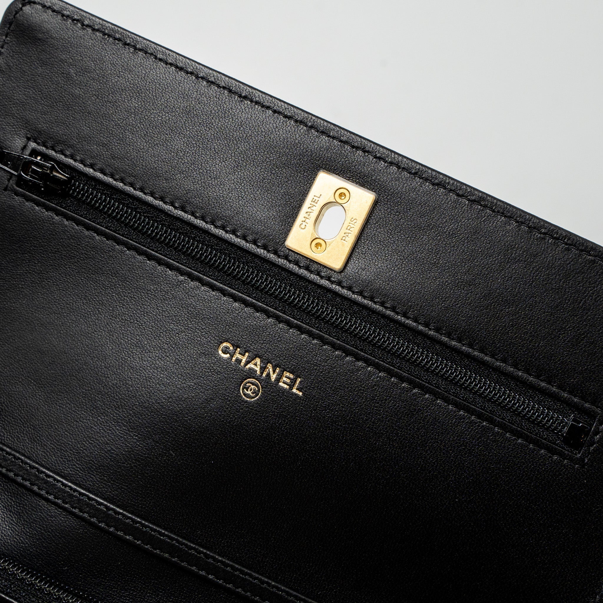 chanel-pearl-crush-wallet-on-chain-lambskin-black-ghw-microchip-9