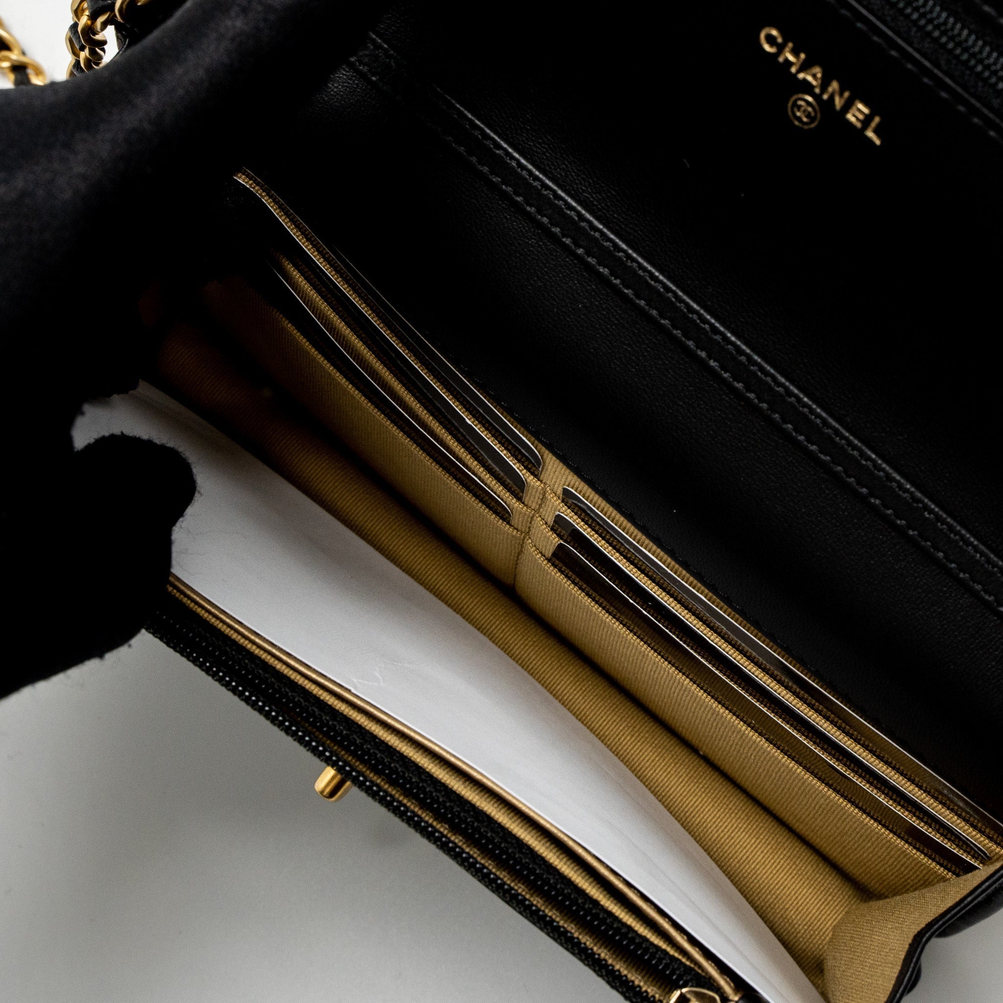chanel-pearl-crush-wallet-on-chain-lambskin-black-ghw-microchip-9