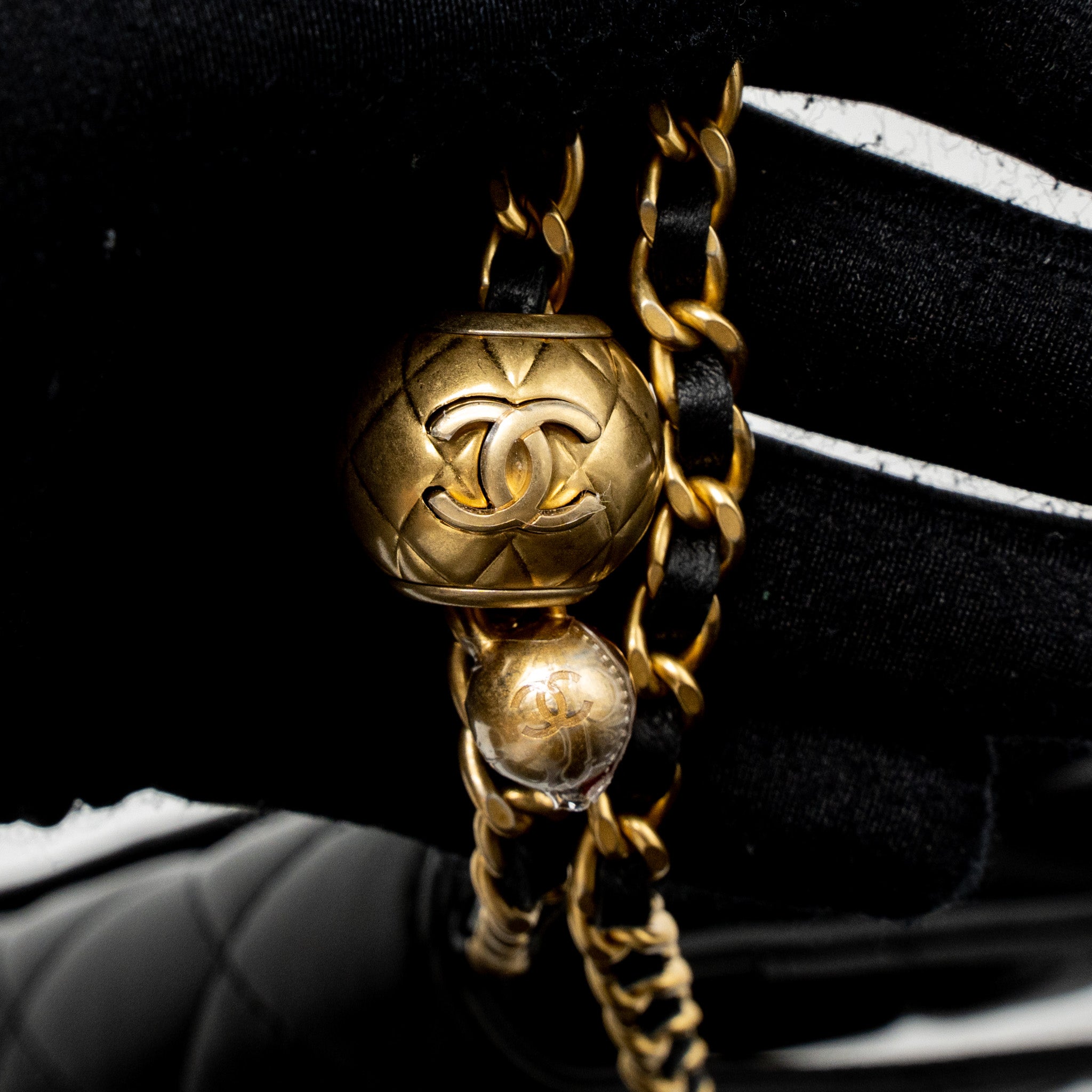 chanel-pearl-crush-wallet-on-chain-lambskin-black-ghw-microchip-9