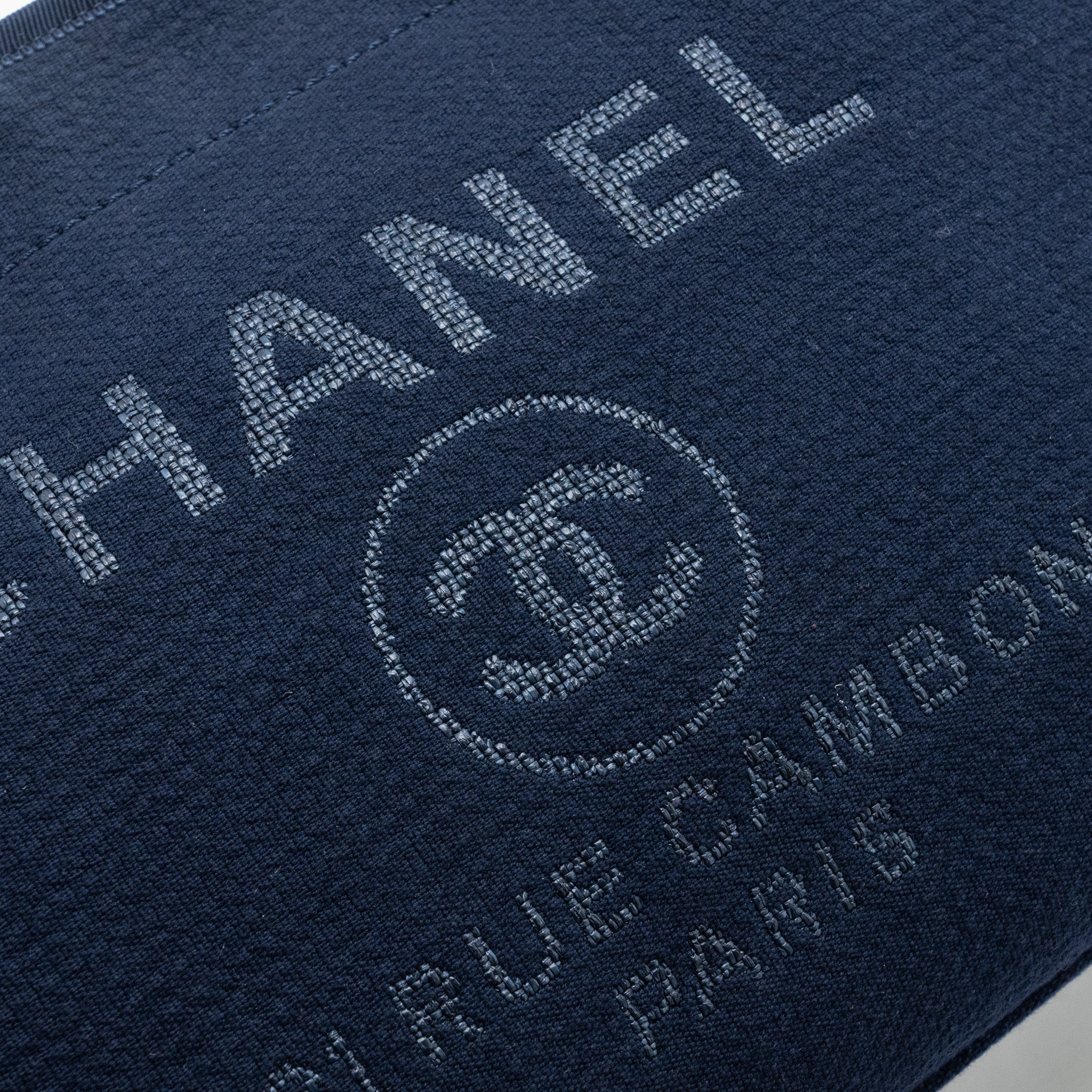 chanel-deauville-tote-bag-canvas-navy-shwmicrochip