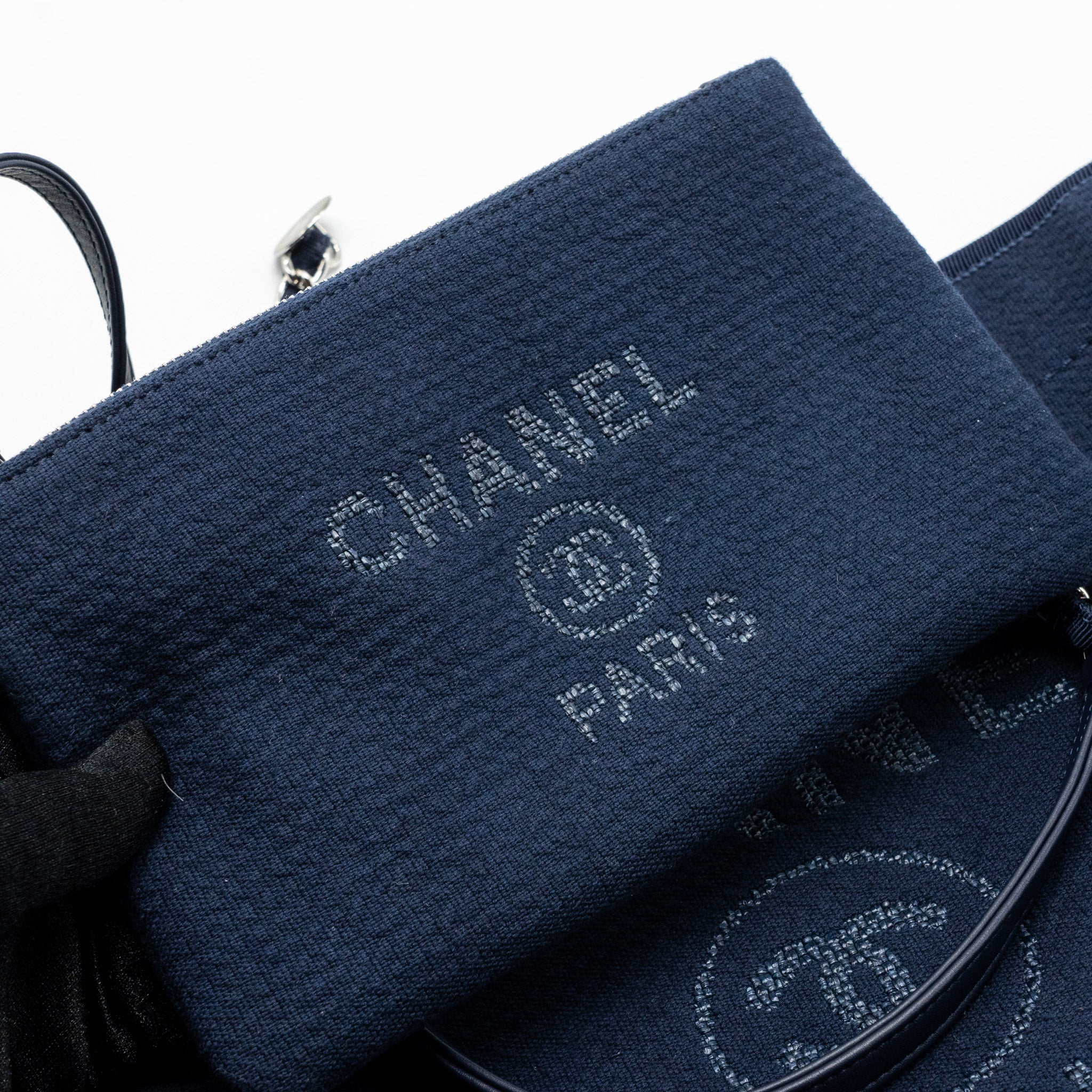 chanel-deauville-tote-bag-canvas-navy-shwmicrochip