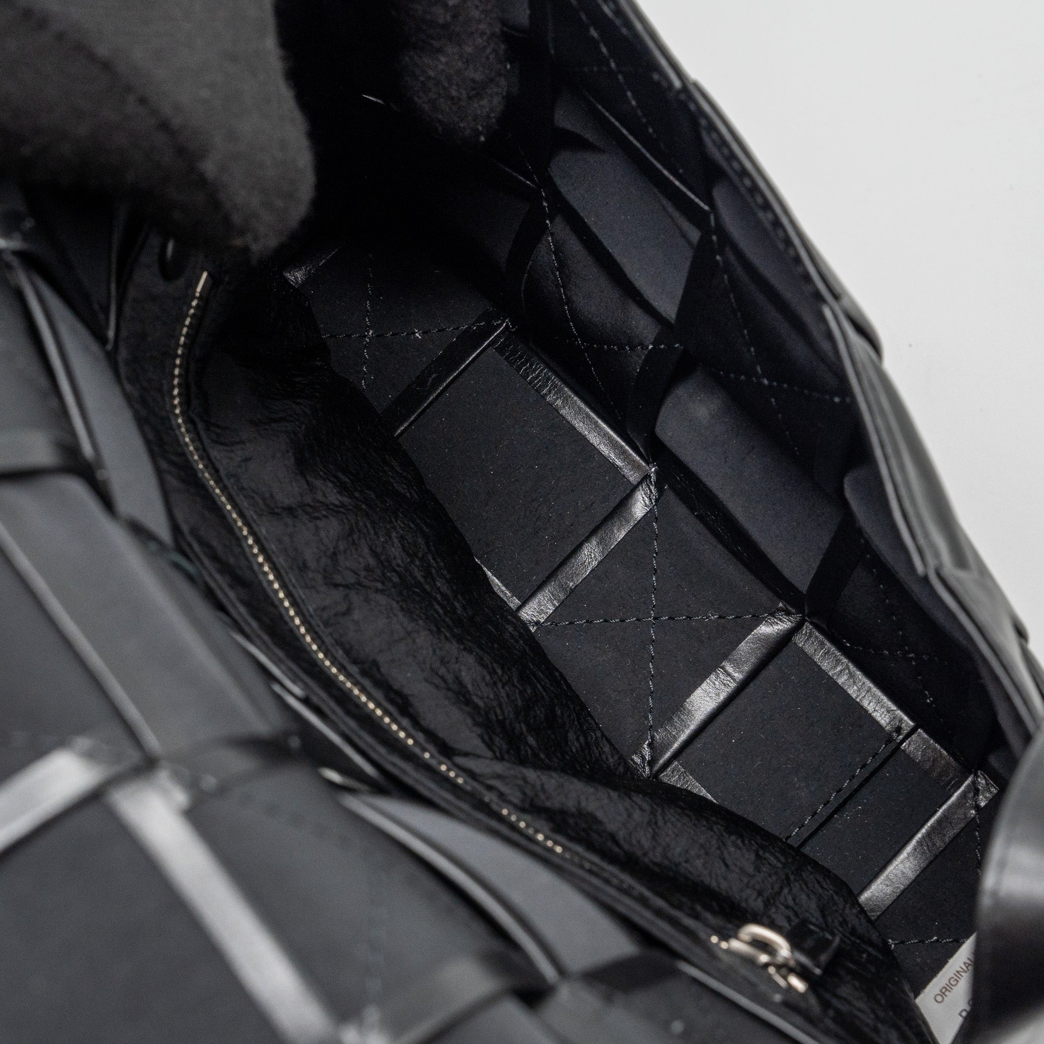 bottega-veneta-small-cassette-bag-lambskin-black-shw
