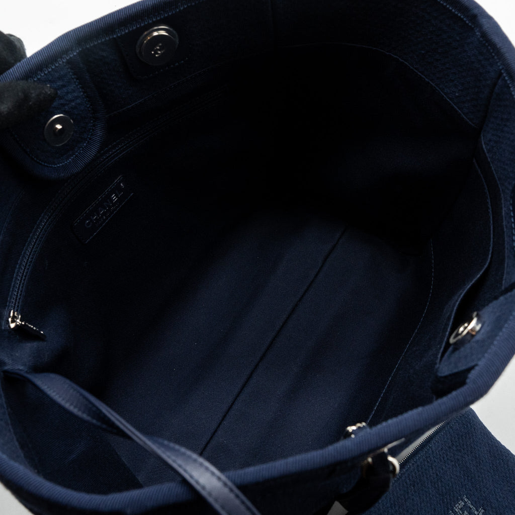 chanel-deauville-tote-bag-canvas-navy-shwmicrochip