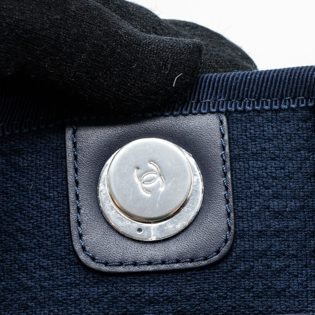 chanel-deauville-tote-bag-canvas-navy-shwmicrochip