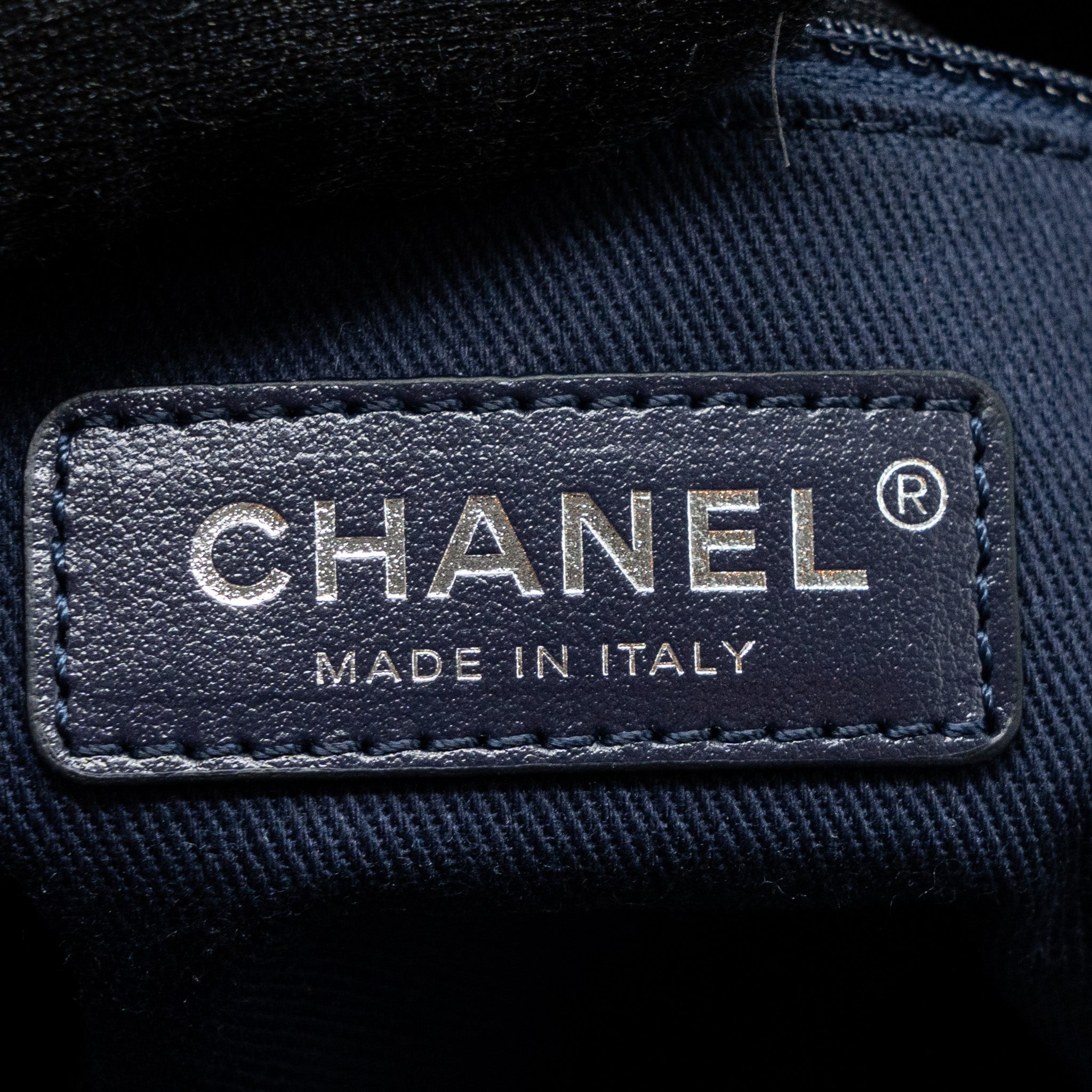 chanel-deauville-tote-bag-canvas-navy-shwmicrochip