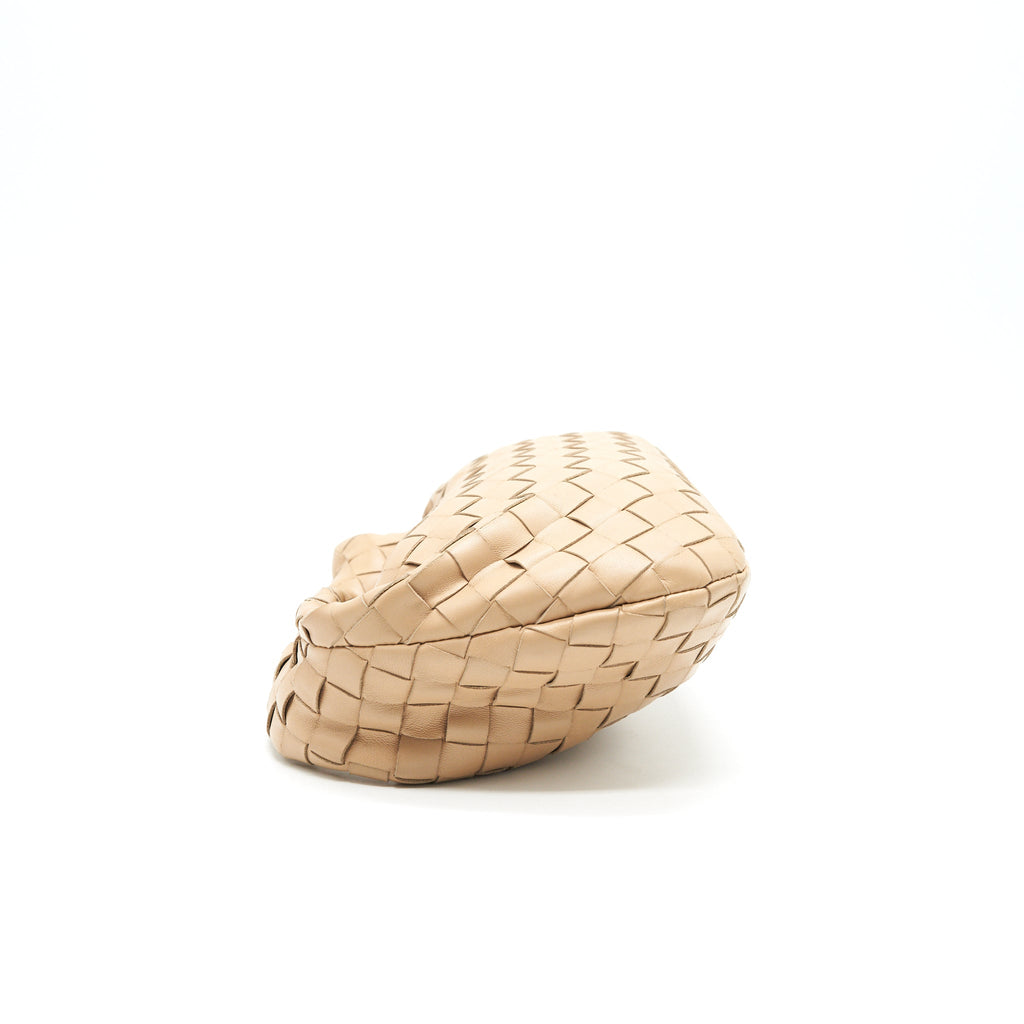 bottega-veneta-the-mini-jodie-in-beige