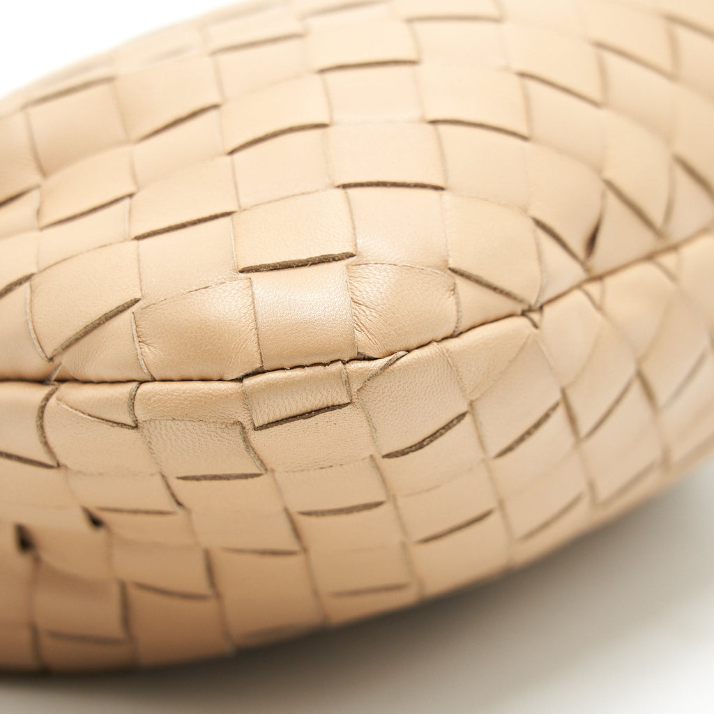 bottega-veneta-the-mini-jodie-in-beige