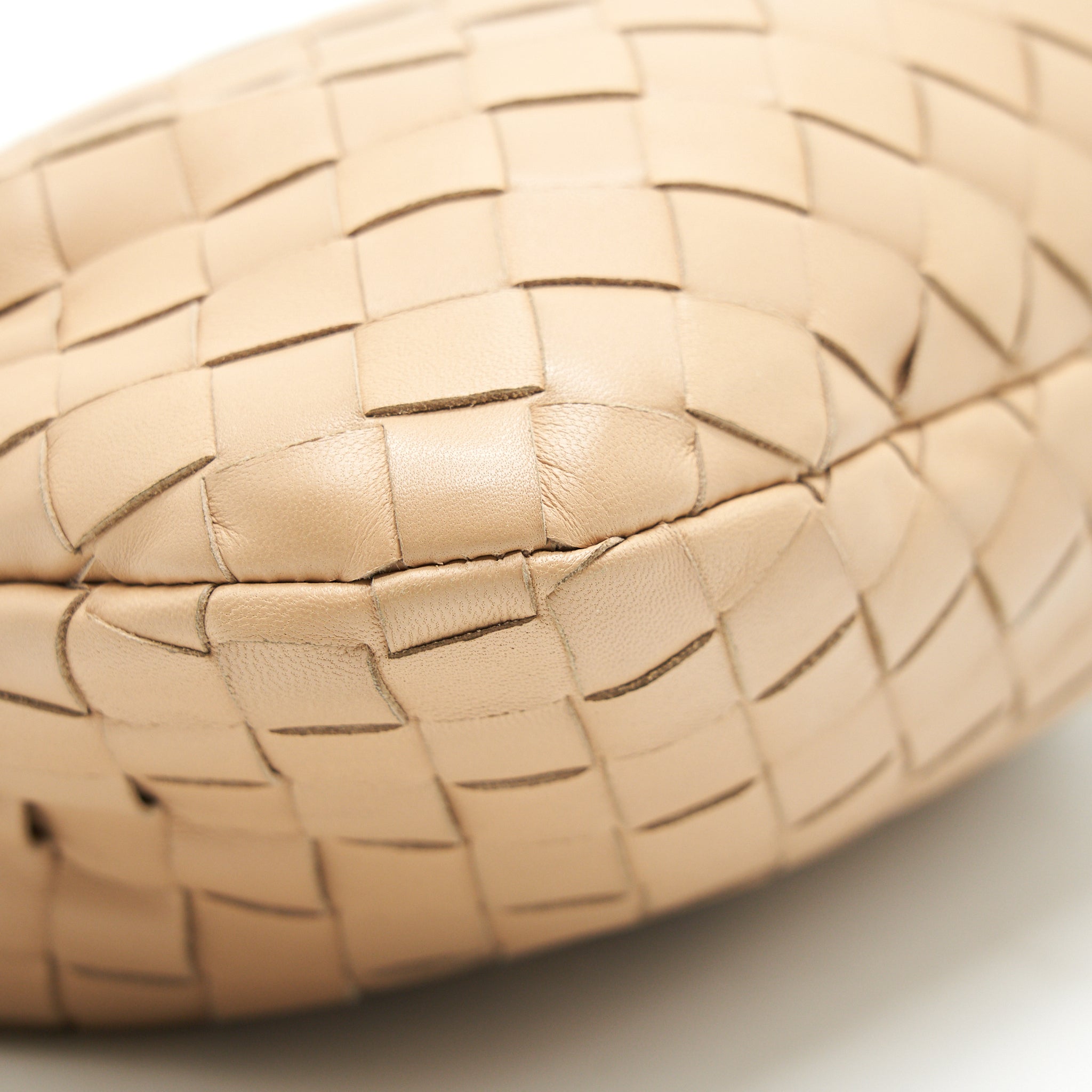 bottega-veneta-the-mini-jodie-in-beige